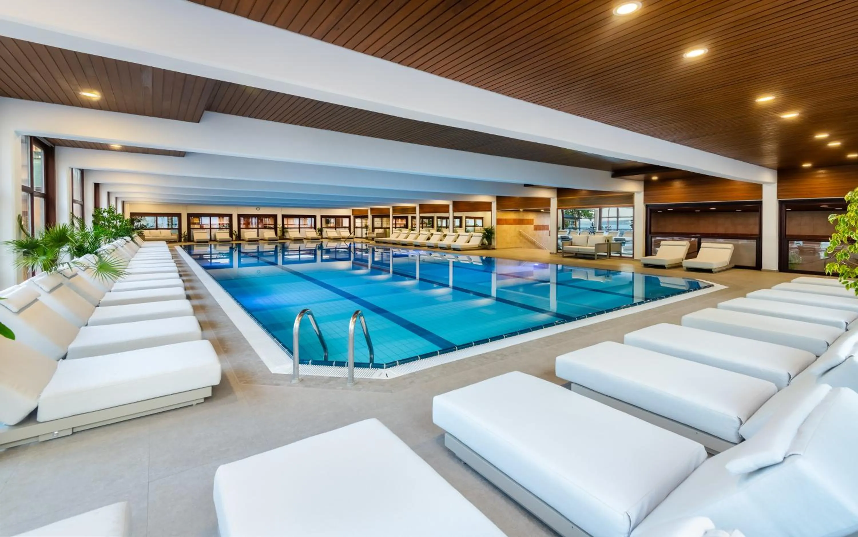 Swimming pool in Hotel Club Tihany