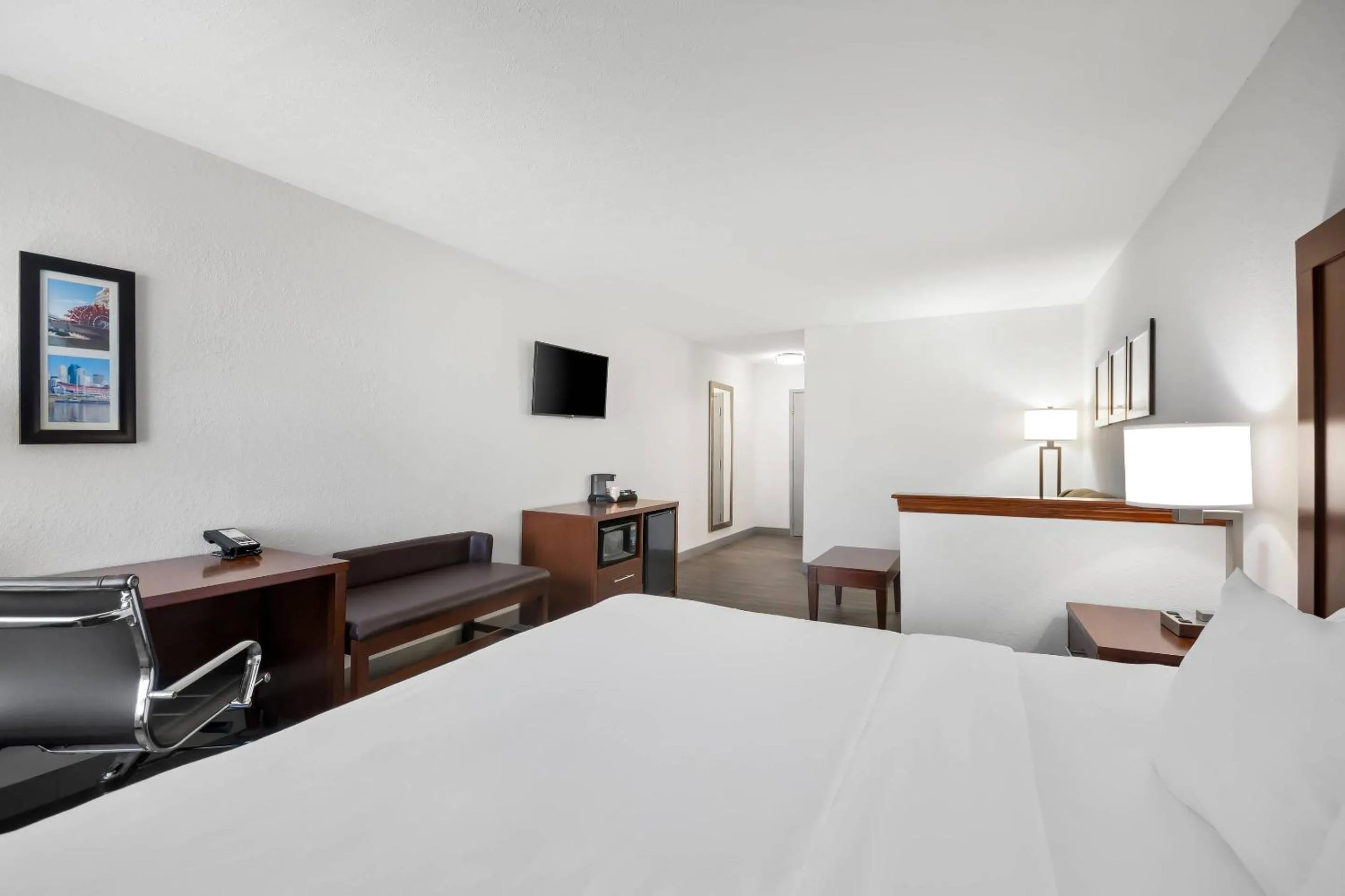 Bedroom, Bed in Comfort Inn & Suites Cincinnati Eastgate