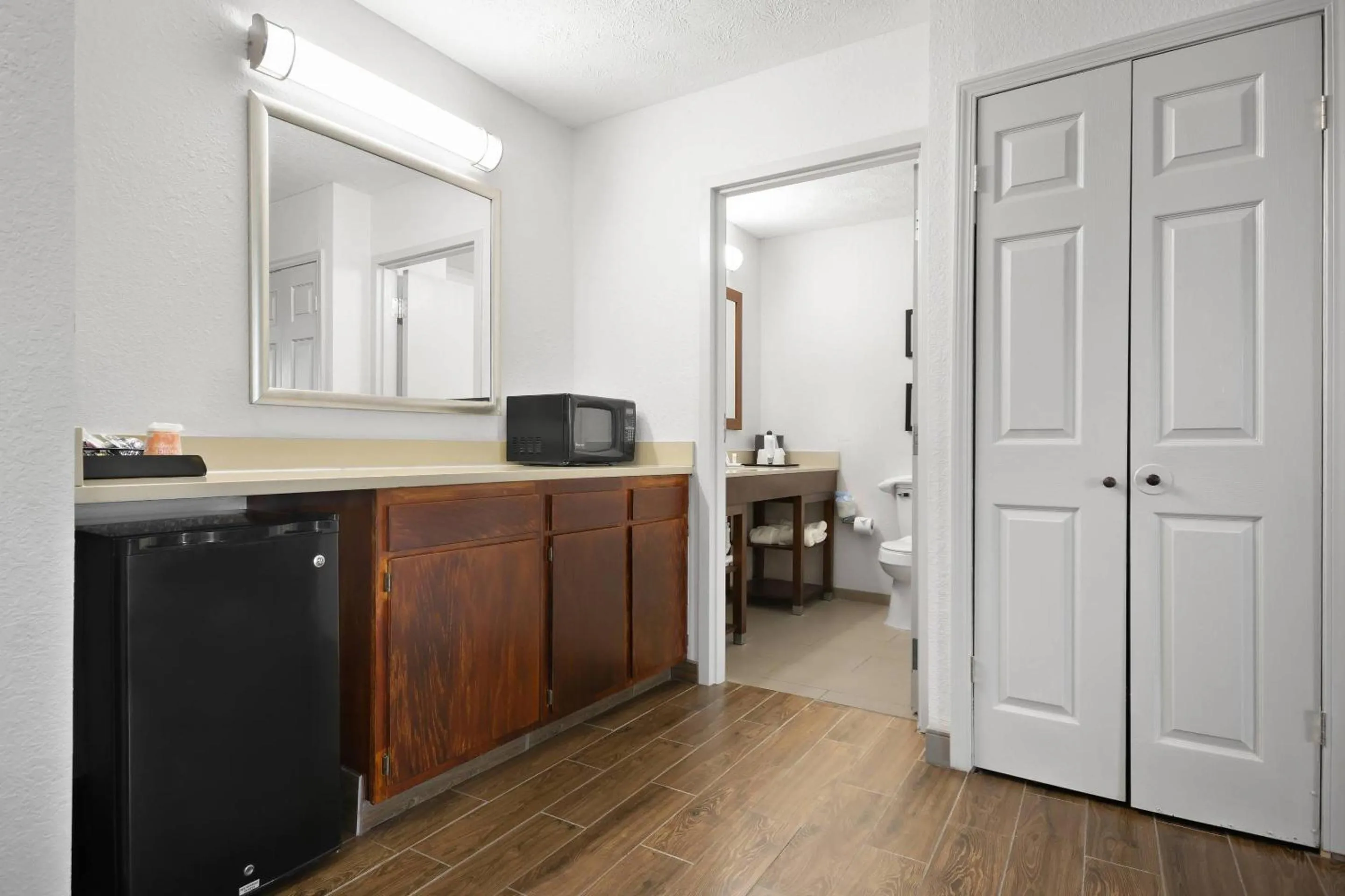 Bedroom in Comfort Inn & Suites Cincinnati Eastgate