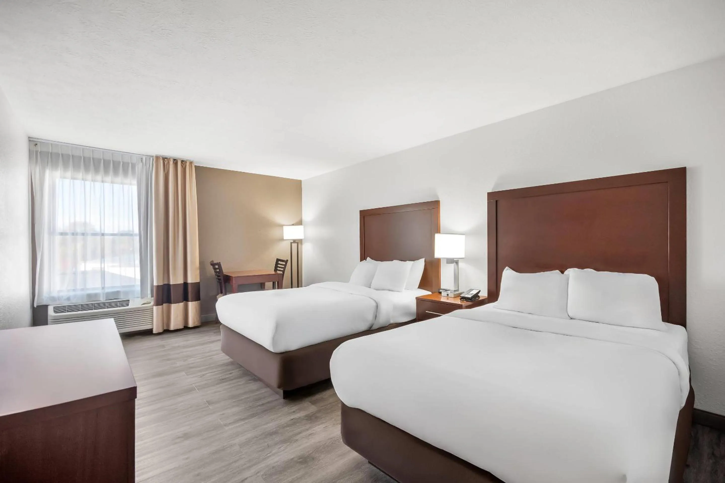 Bedroom, Bed in Comfort Inn & Suites Cincinnati Eastgate