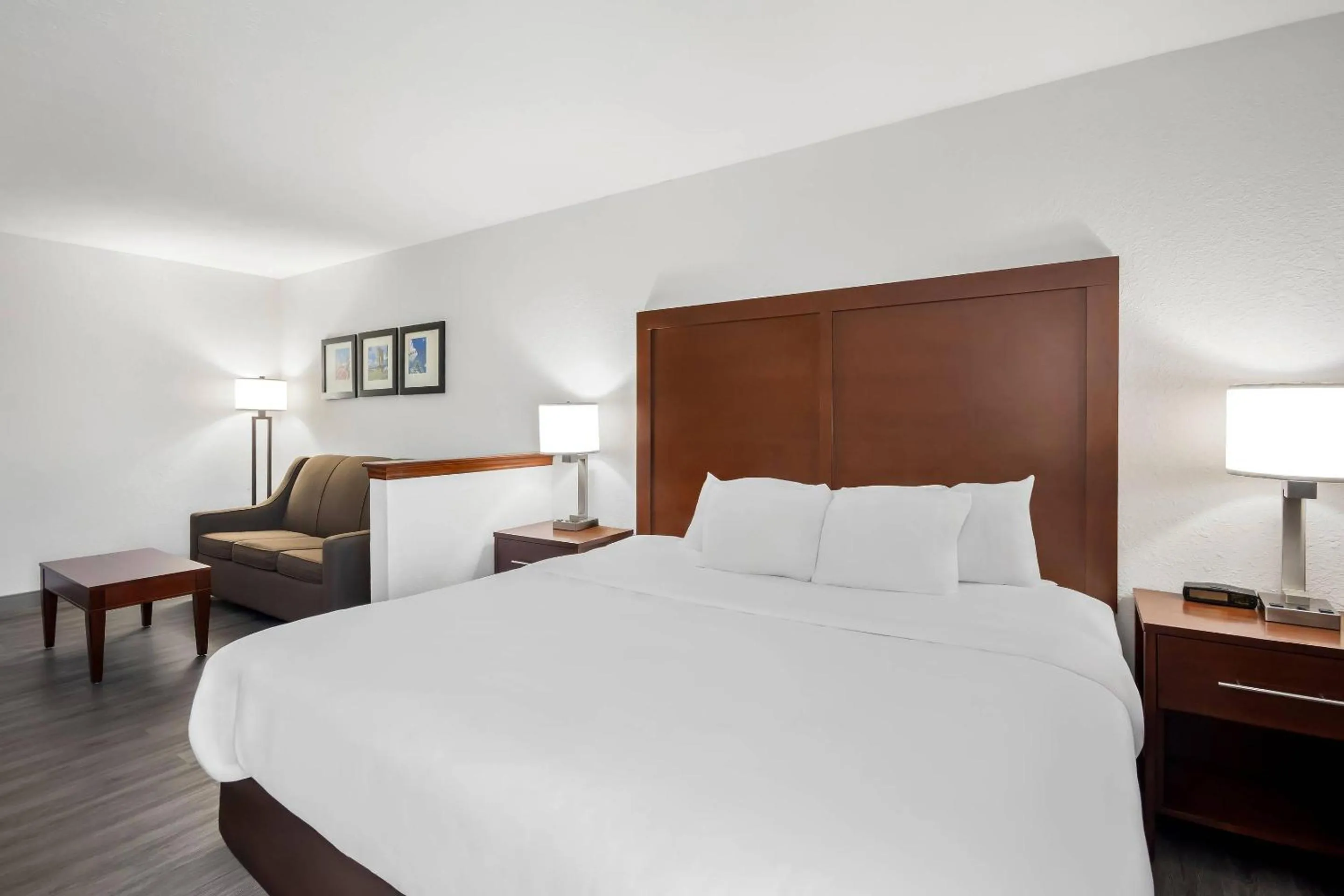 Bedroom, Bed in Comfort Inn & Suites Cincinnati Eastgate