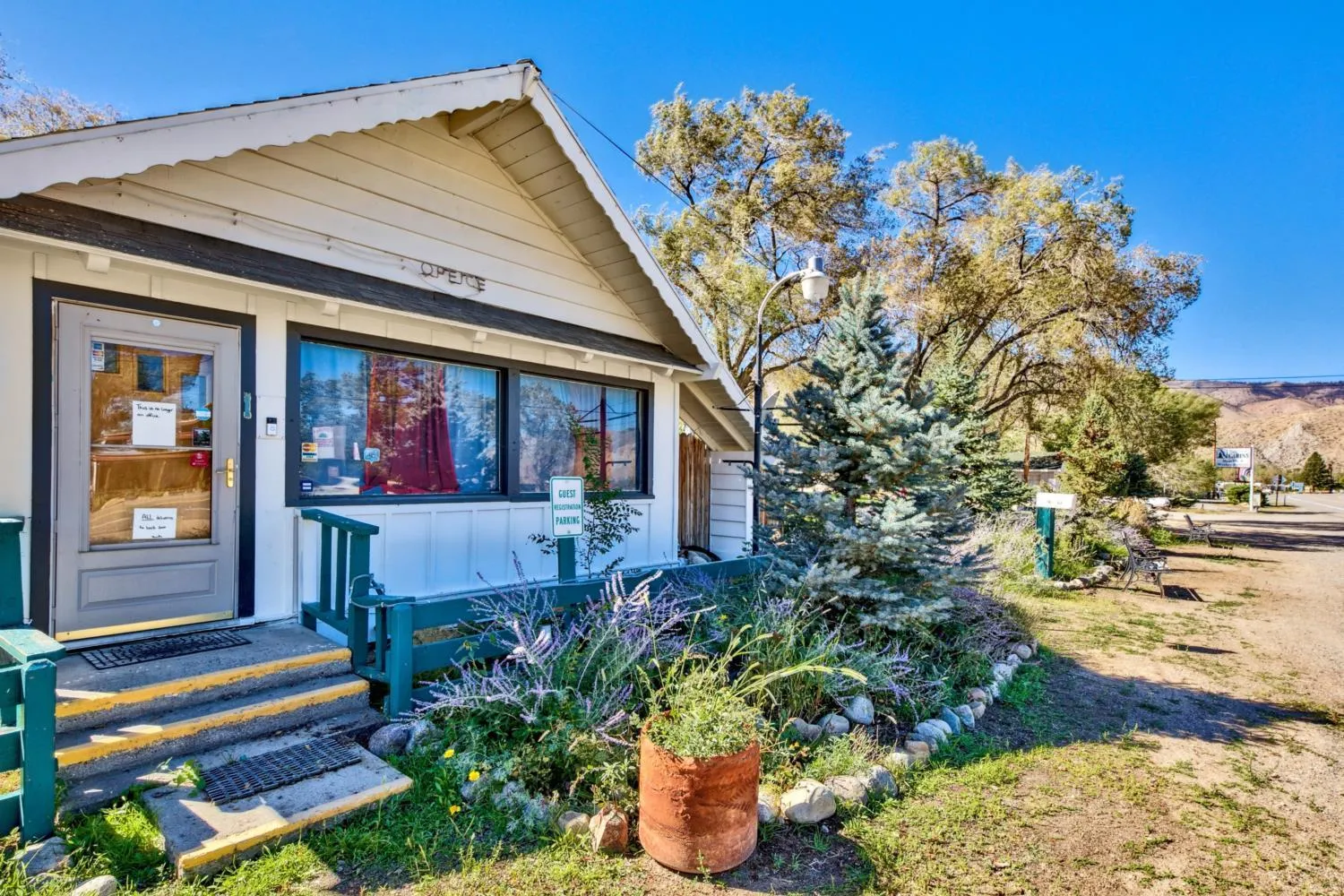 Facade/entrance in The Historic West Walker Motel