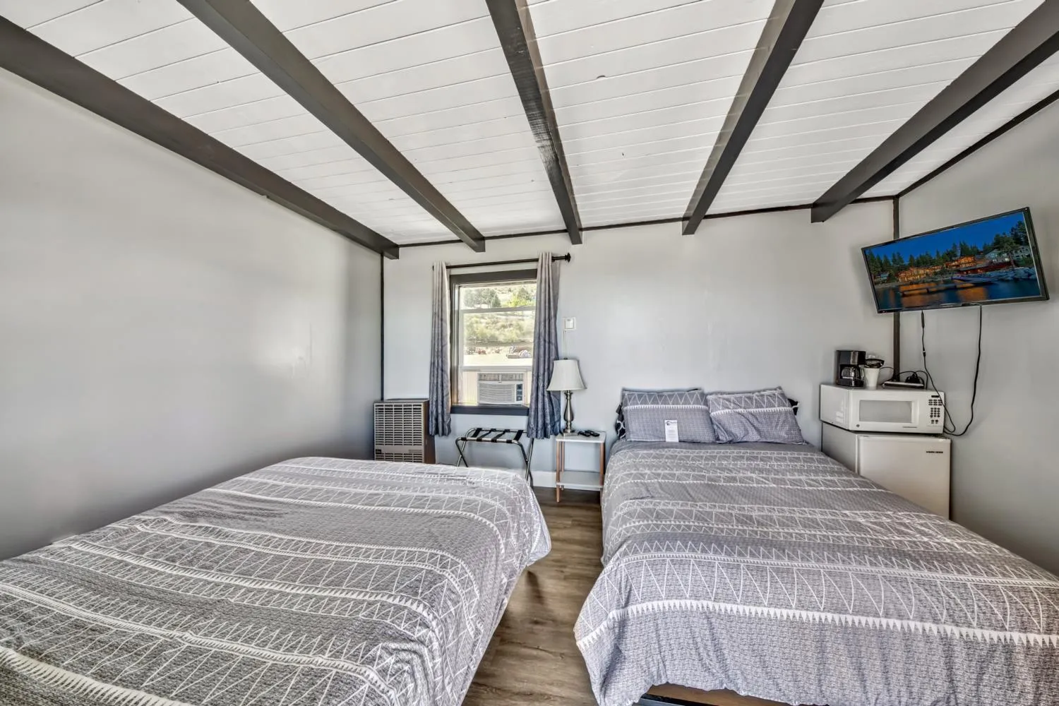 Bed in The Historic West Walker Motel