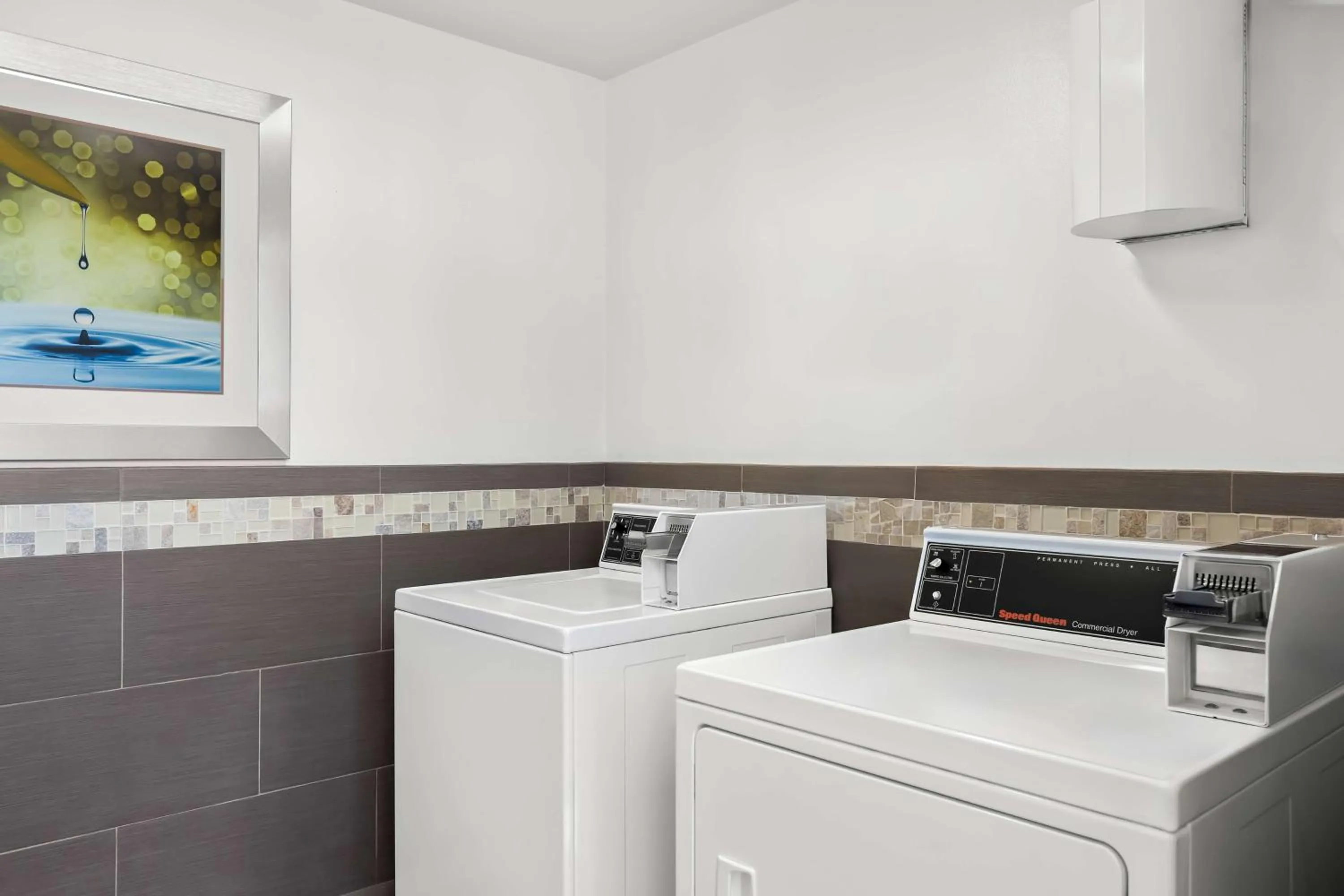 Property building in Best Western University Inn Santa Clara