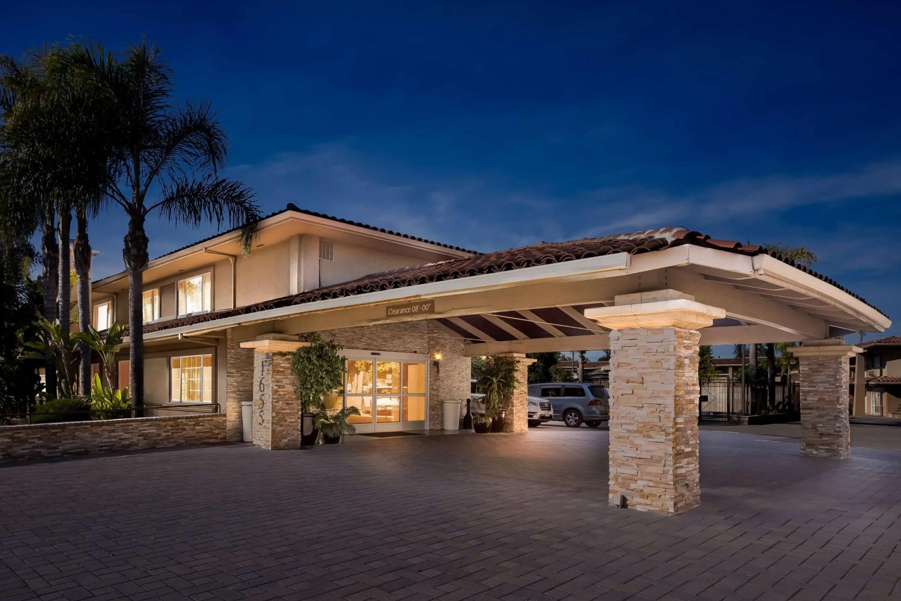 Property building in Best Western University Inn Santa Clara