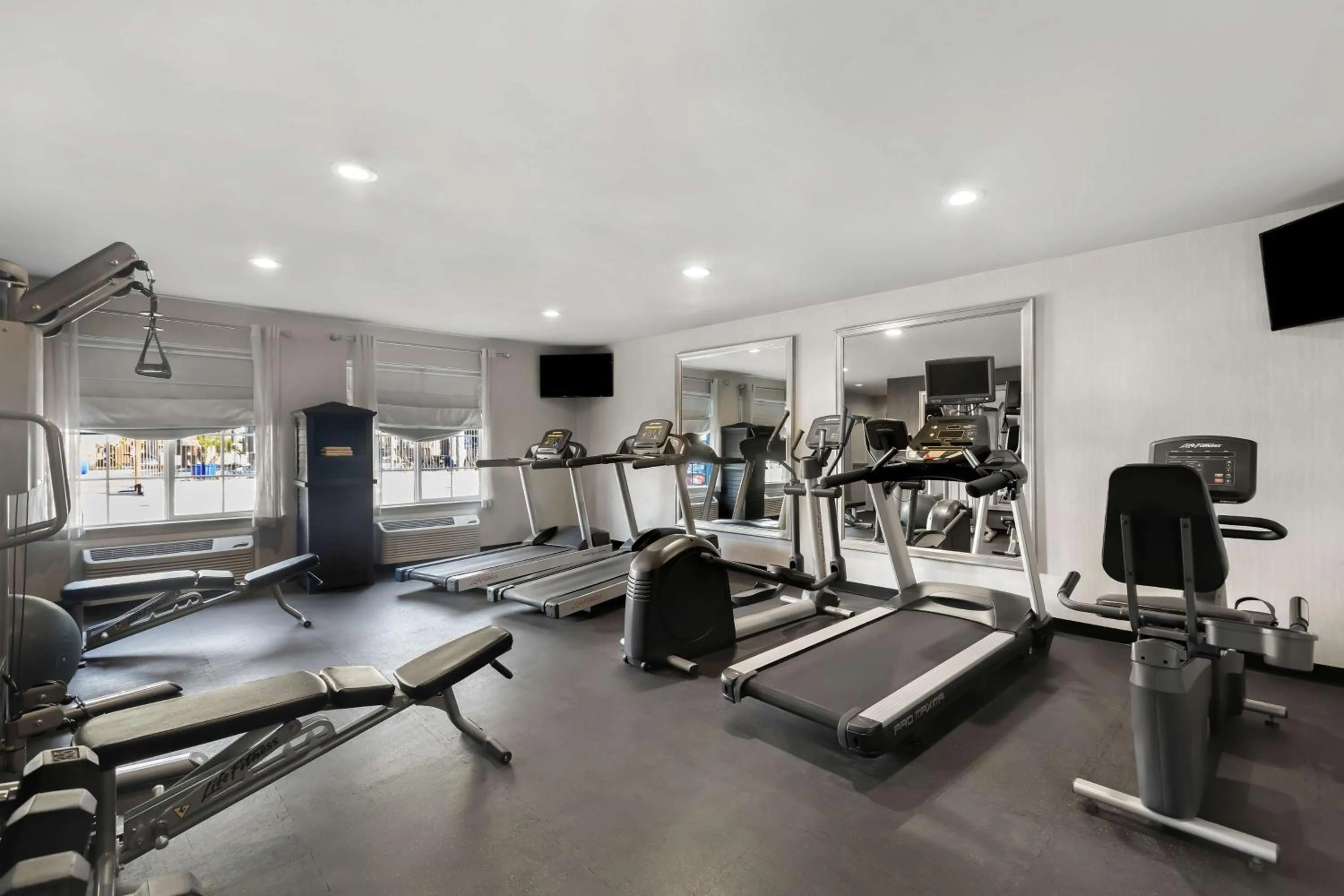 Fitness centre/facilities in Best Western University Inn Santa Clara