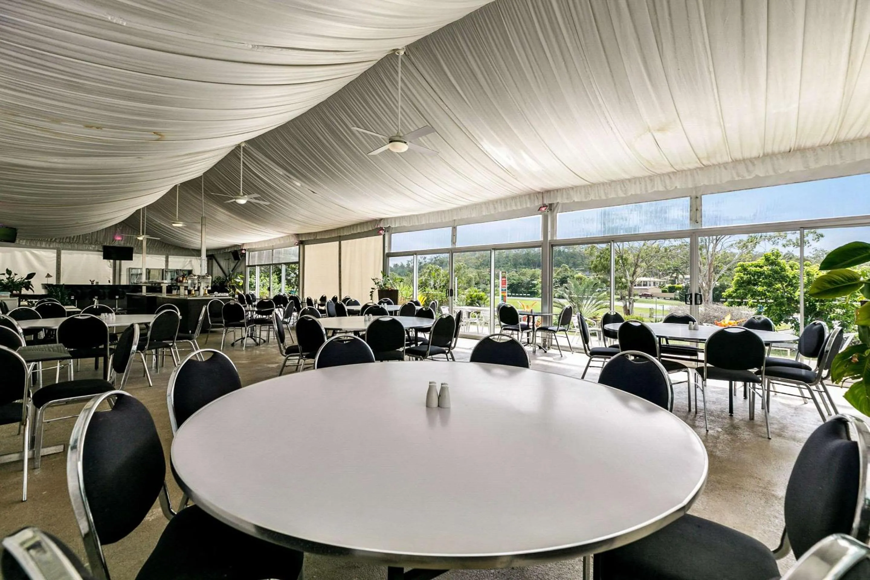 Restaurant/places to eat in Parkland Resorts Calliope