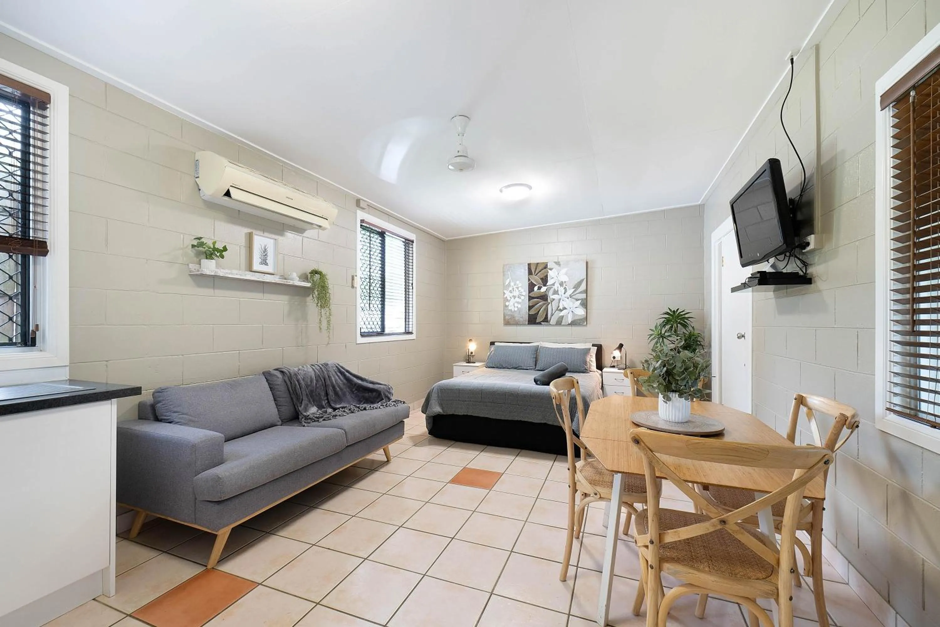 Seaforth Holiday Units