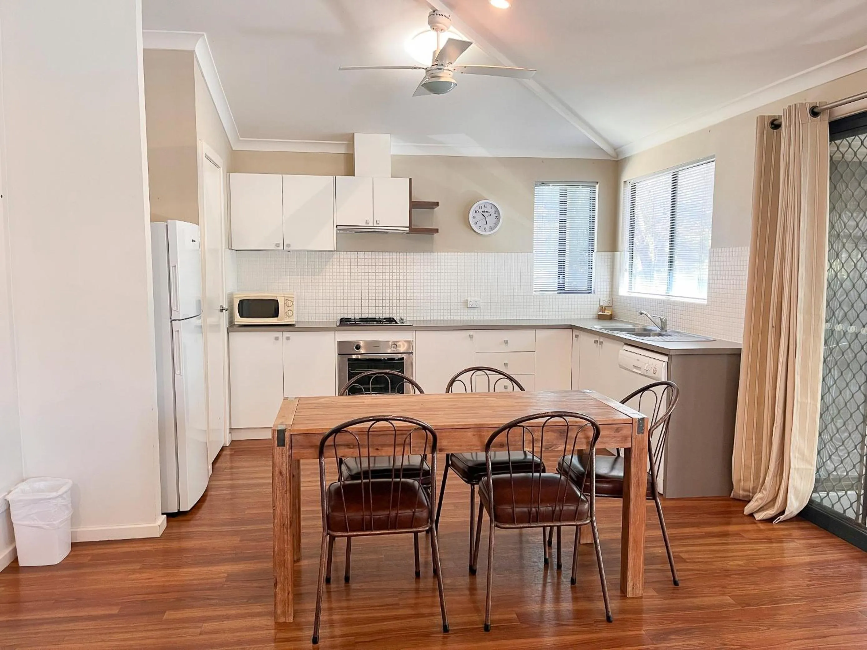 Kitchen or kitchenette in Jurien Bay Tourist Park