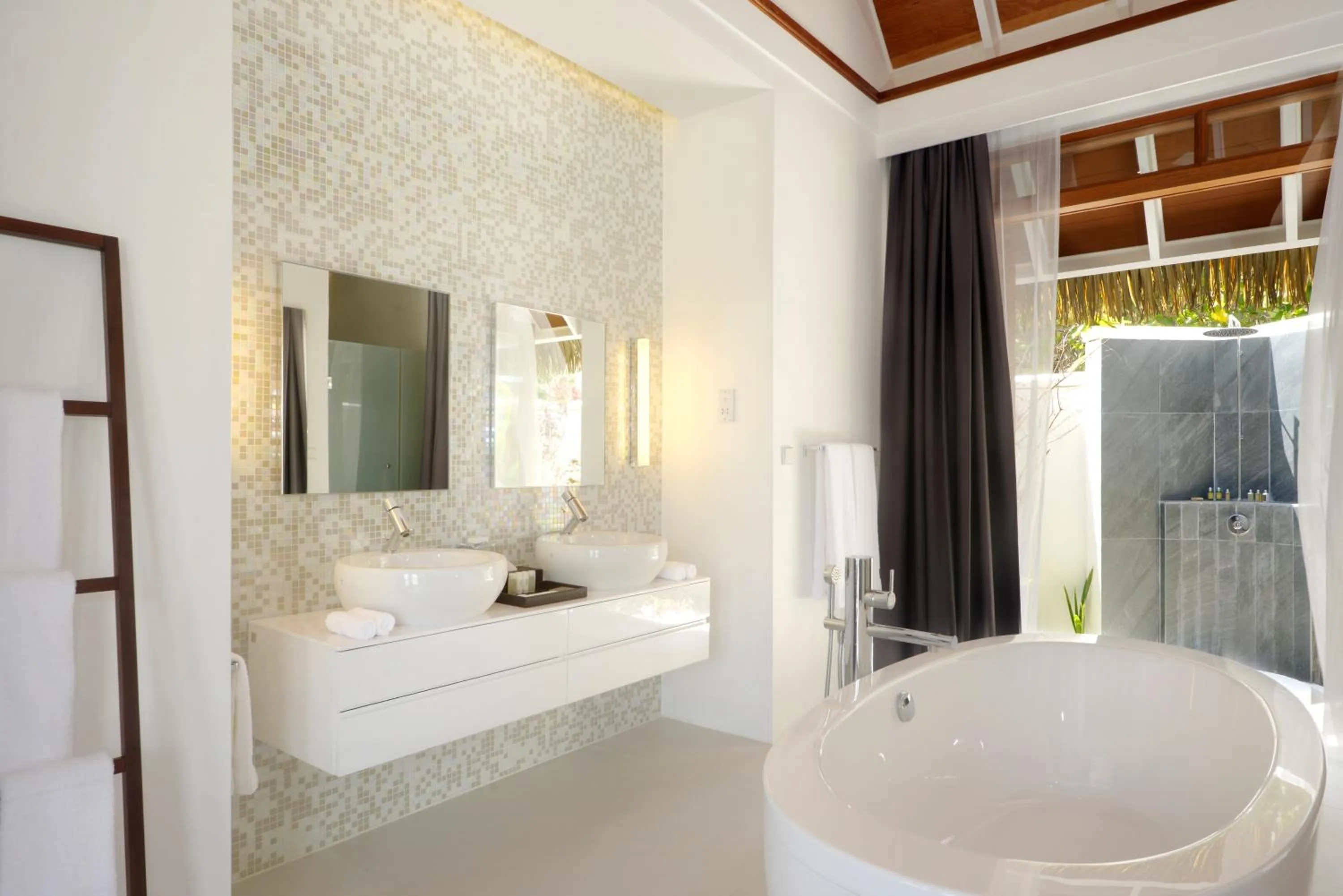 Shower in Kandolhu Maldives