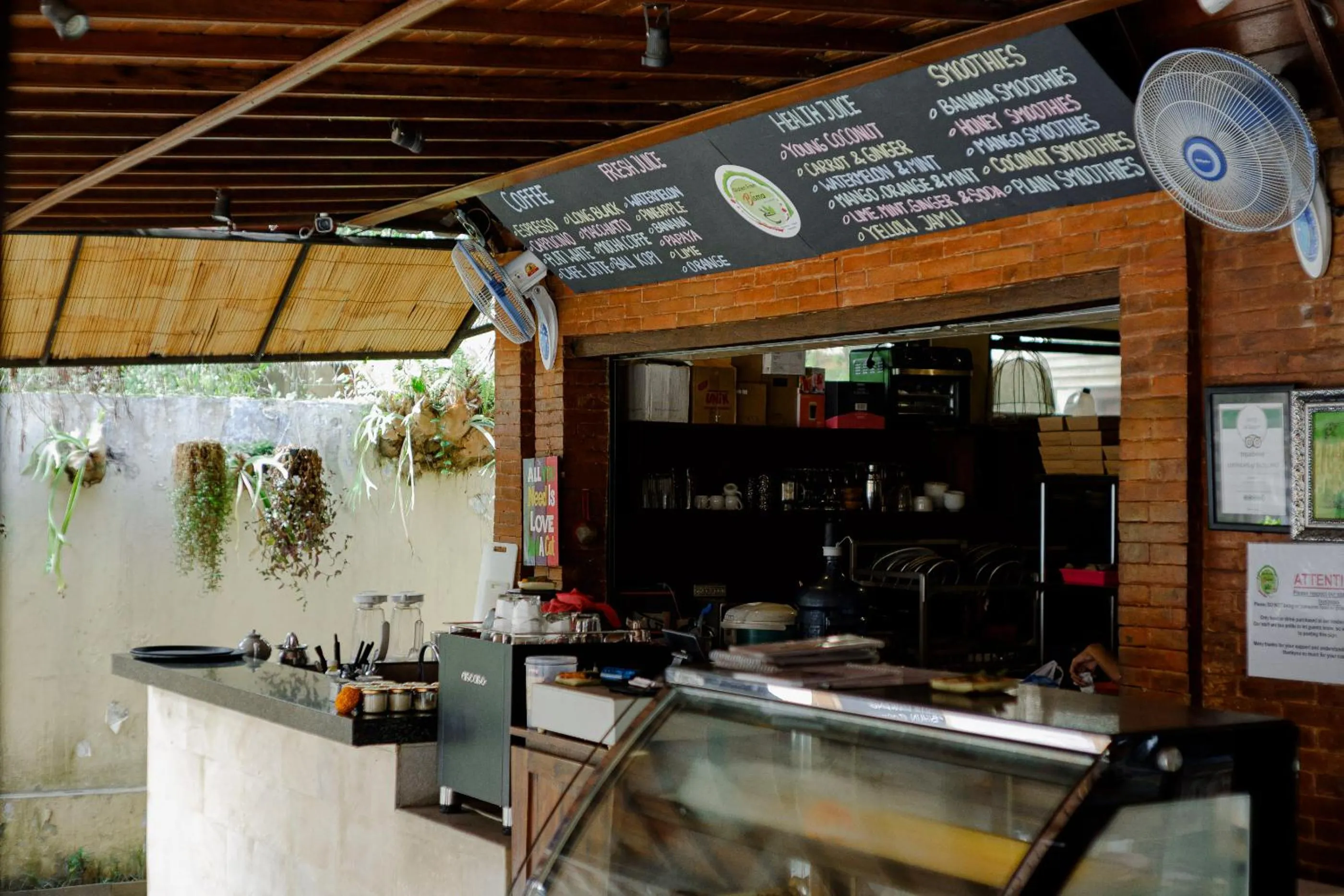 Restaurant/places to eat in Sama's Cottages and Villas