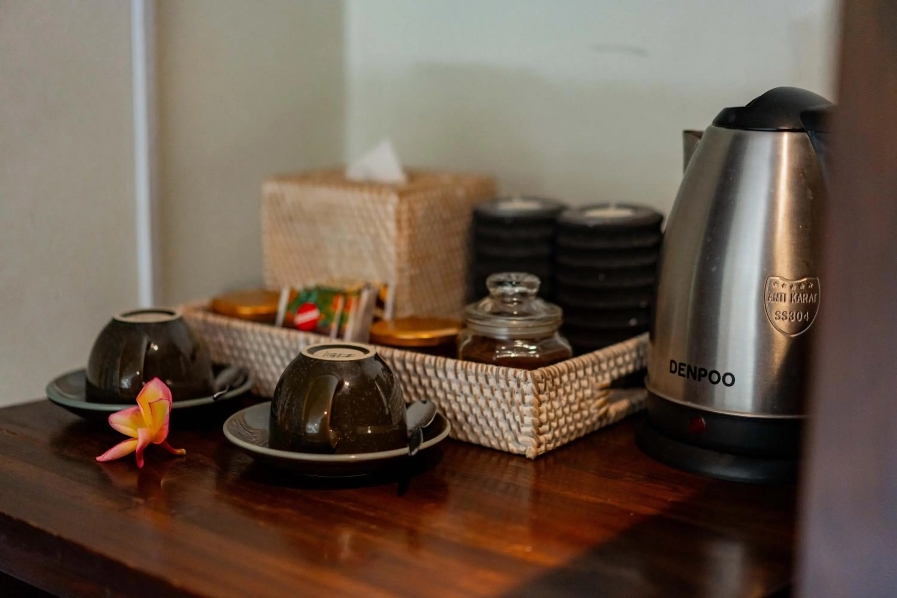 Coffee/tea facilities in Sama's Cottages and Villas