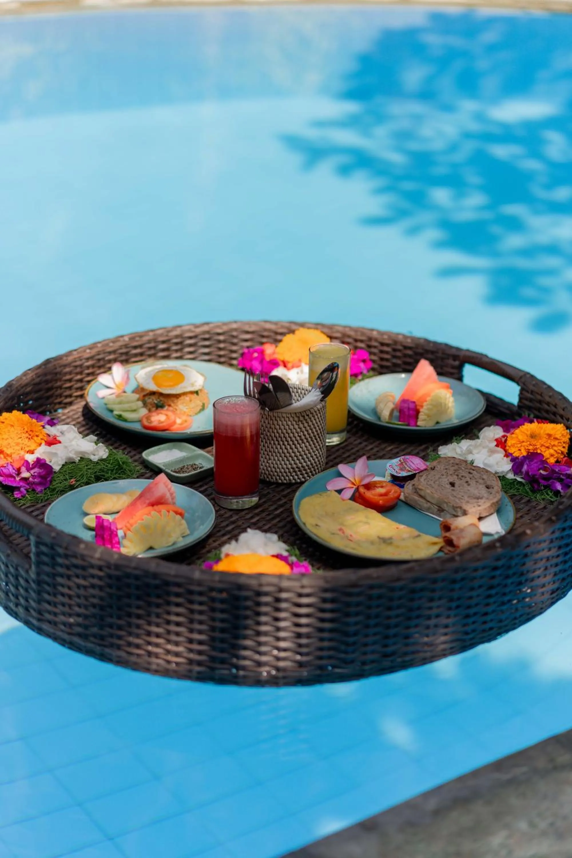 Breakfast in Sama's Cottages and Villas