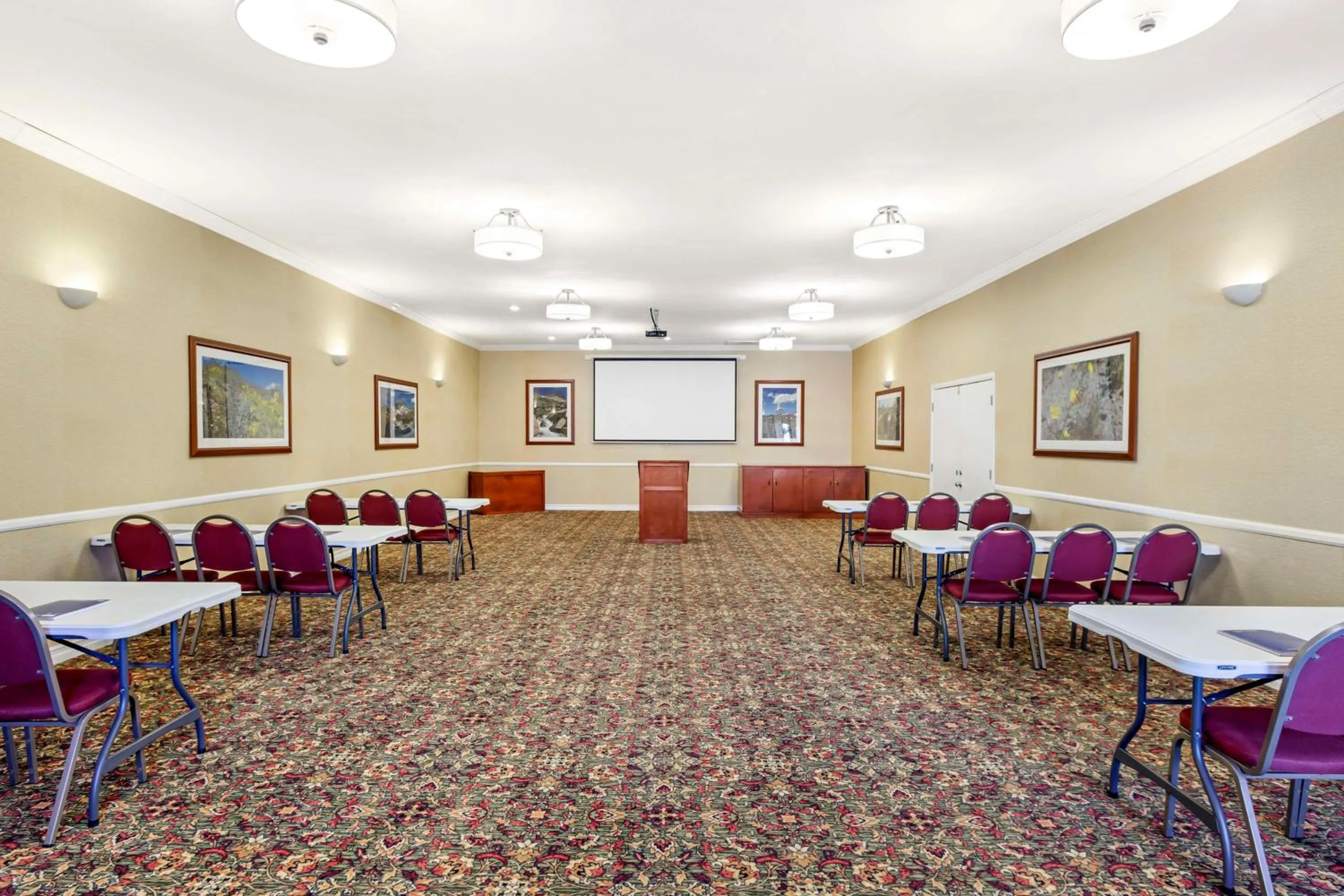 Meeting/conference room in Best Western China Lake Inn