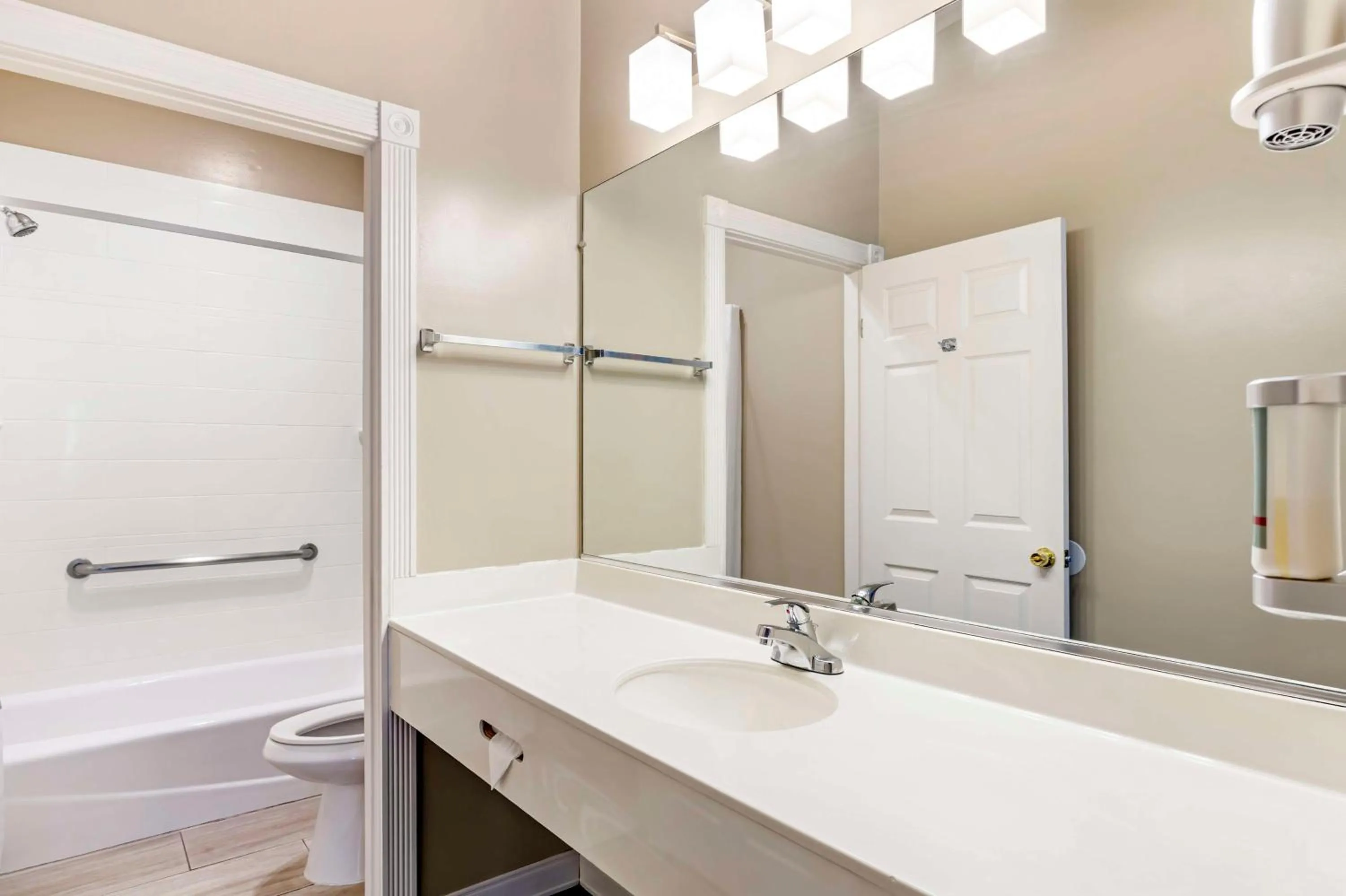 Bathroom in Best Western China Lake Inn