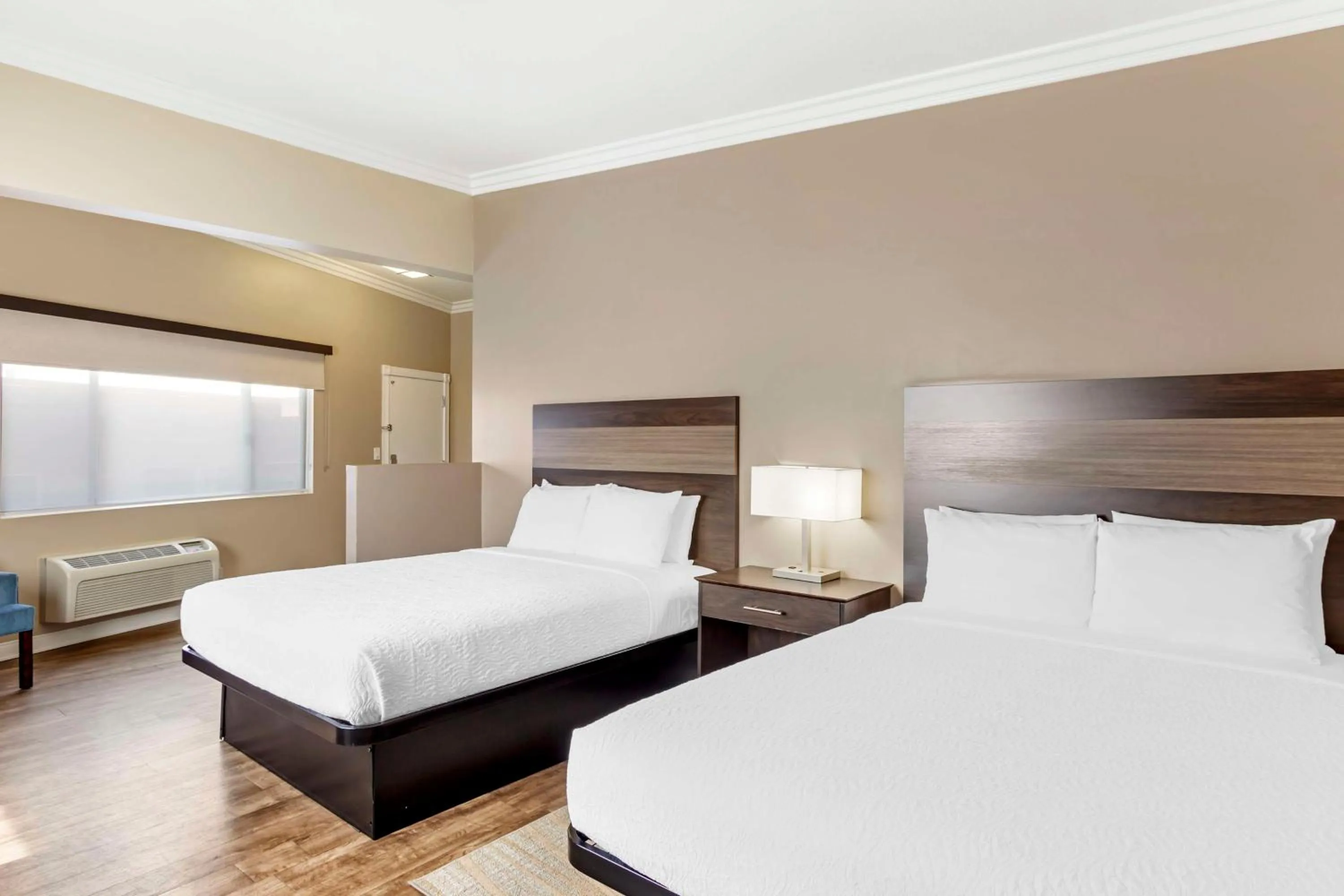 Bedroom, Bed in Best Western China Lake Inn