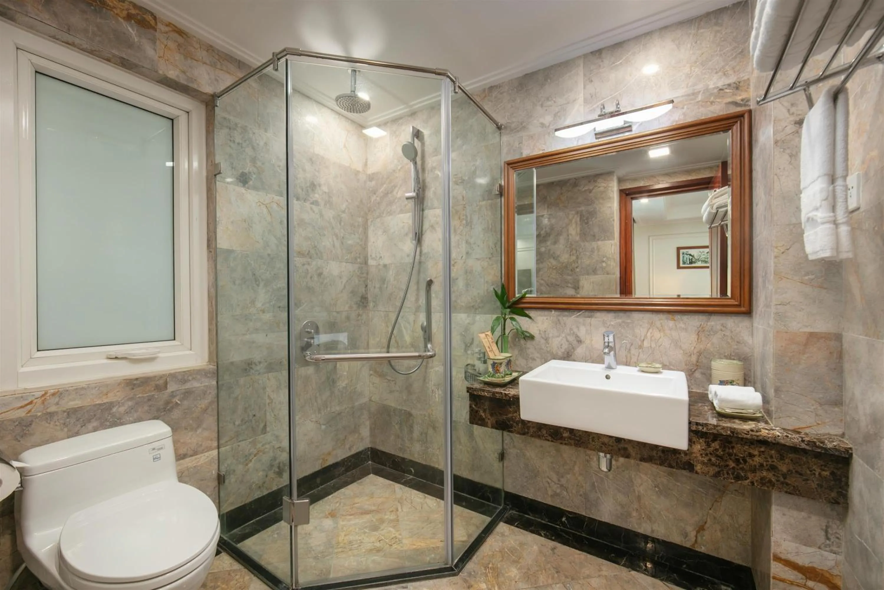 Bathroom in Hanoi Pearl Hotel