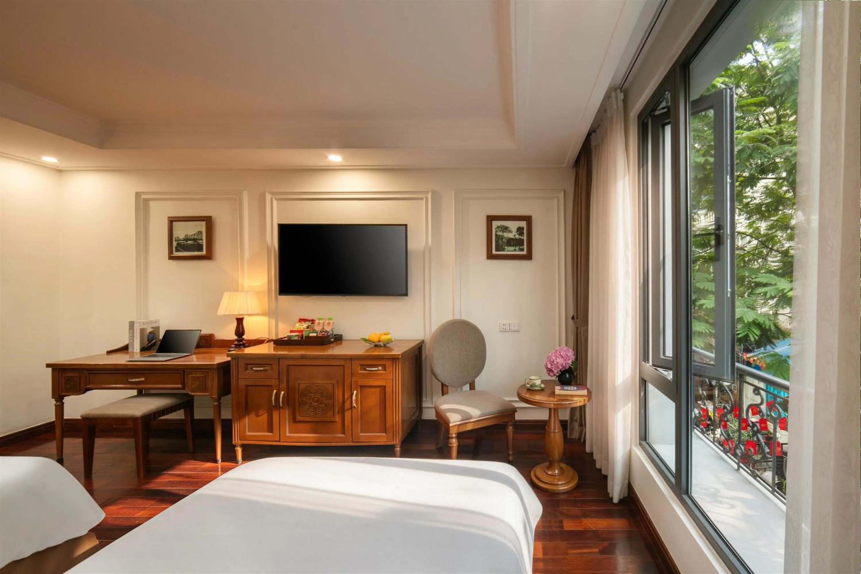 Area and facilities, Bed in Hanoi Pearl Hotel