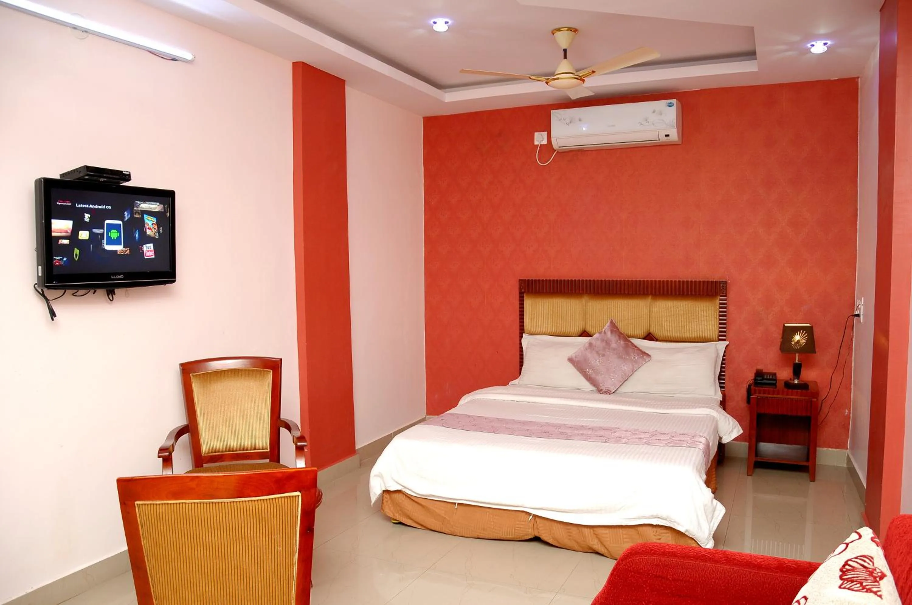 Photo of the whole room in Hotel Kings Kastle