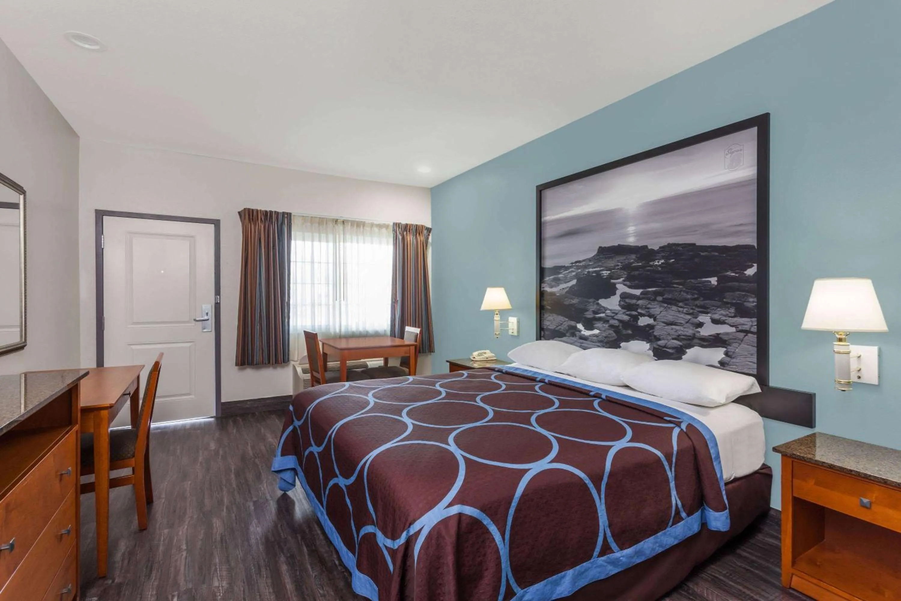 Photo of the whole room, Bed in Super 8 by Wyndham El Cajon San Diego