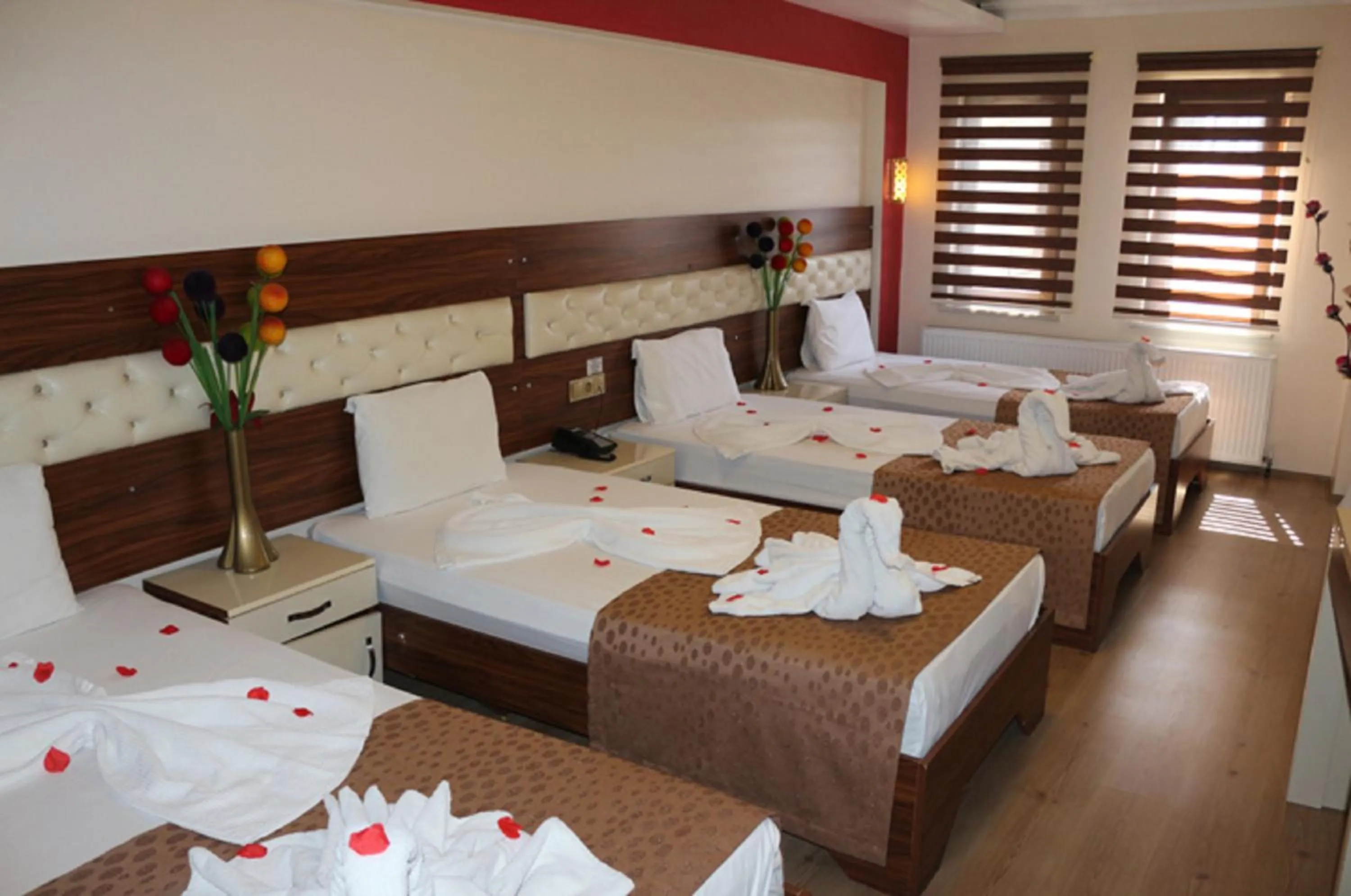 Photo of the whole room, Bed in Mesnevi Hotel
