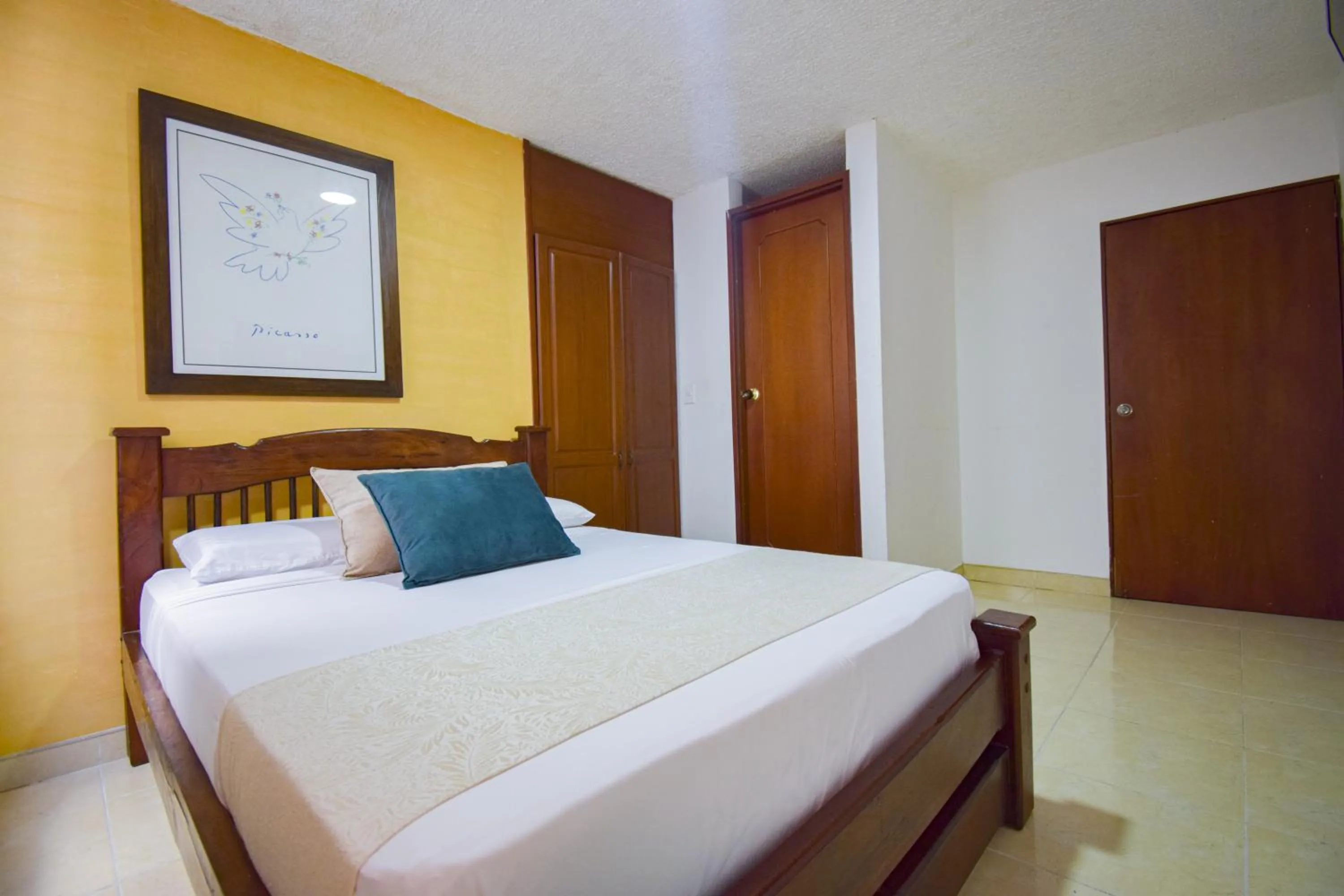 Bed in Hotel Toledo Plaza