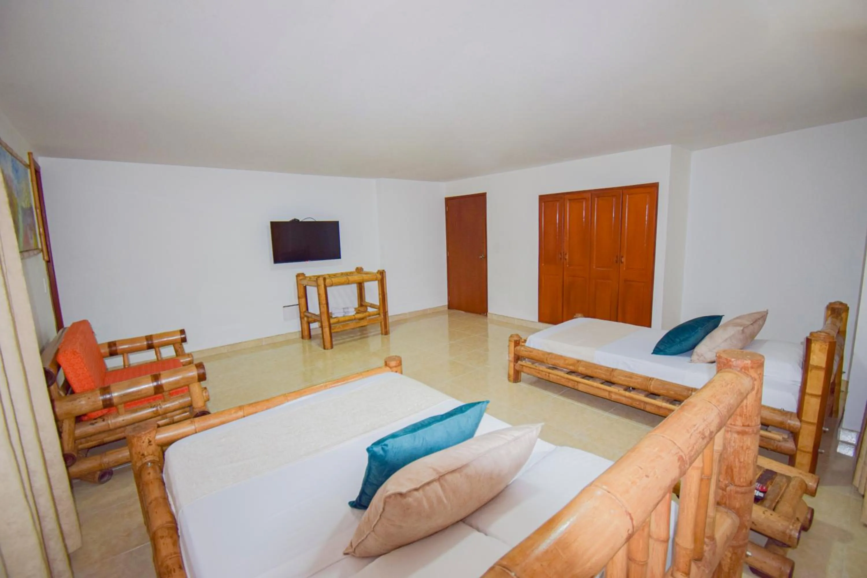 Bed in Hotel Toledo Plaza