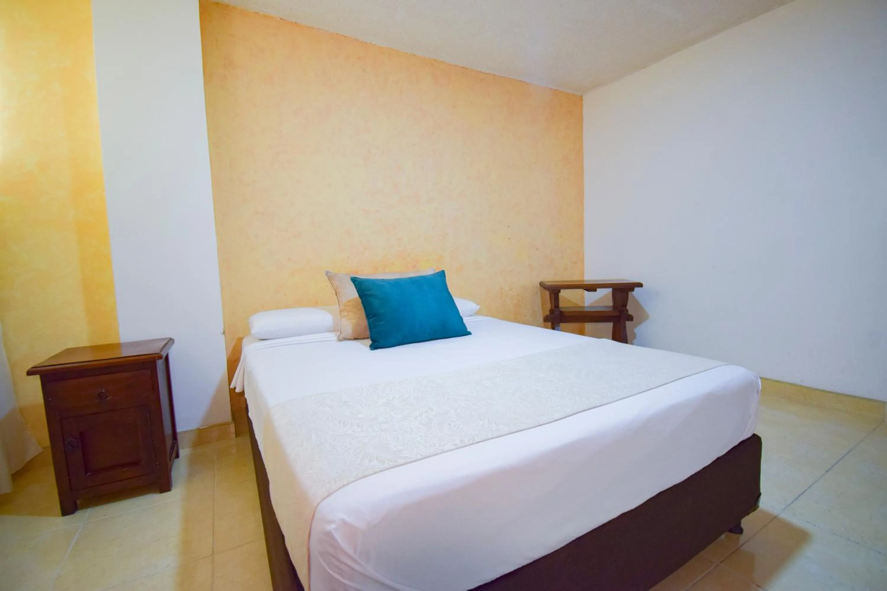 Bed in Hotel Toledo Plaza