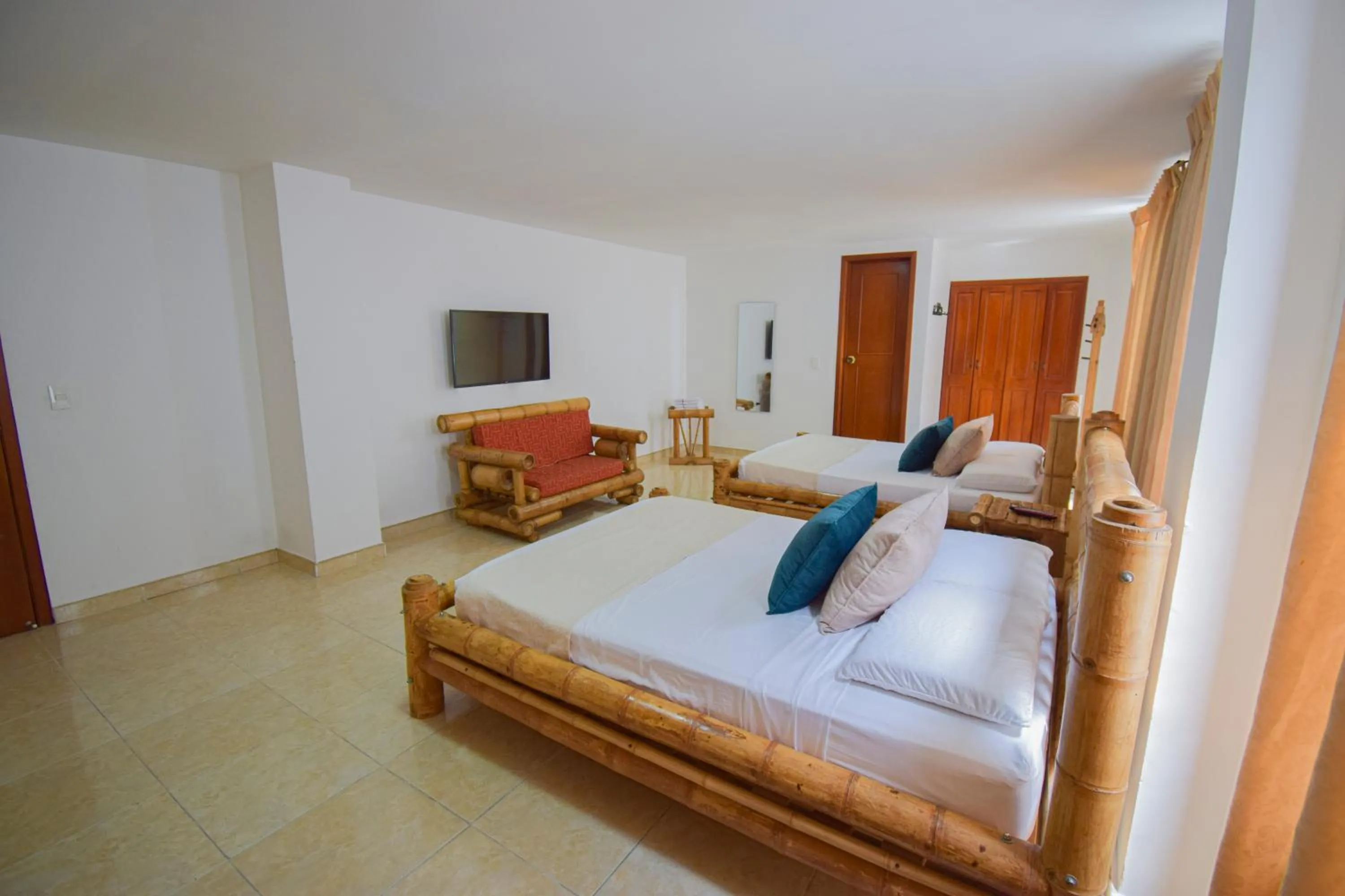 Bed in Hotel Toledo Plaza