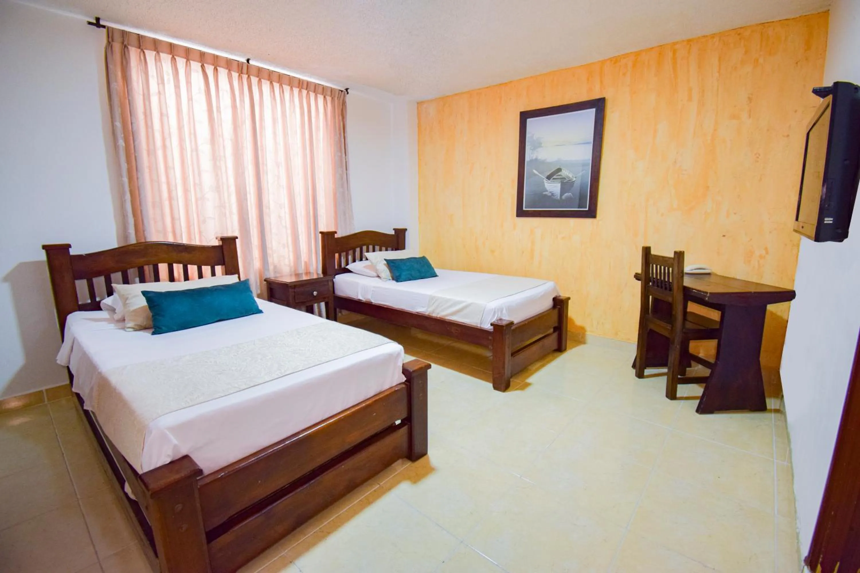 Bed in Hotel Toledo Plaza