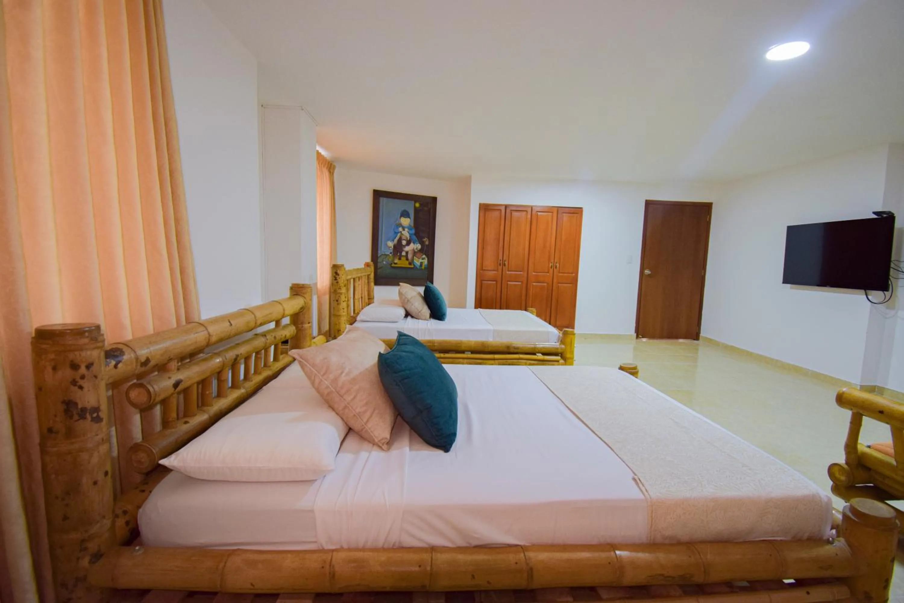 Bed in Hotel Toledo Plaza