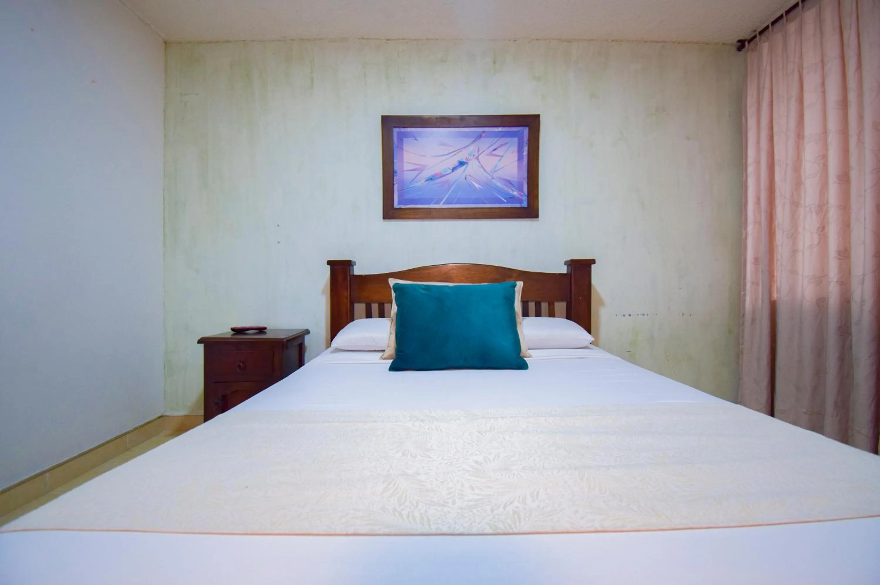 Bed in Hotel Toledo Plaza