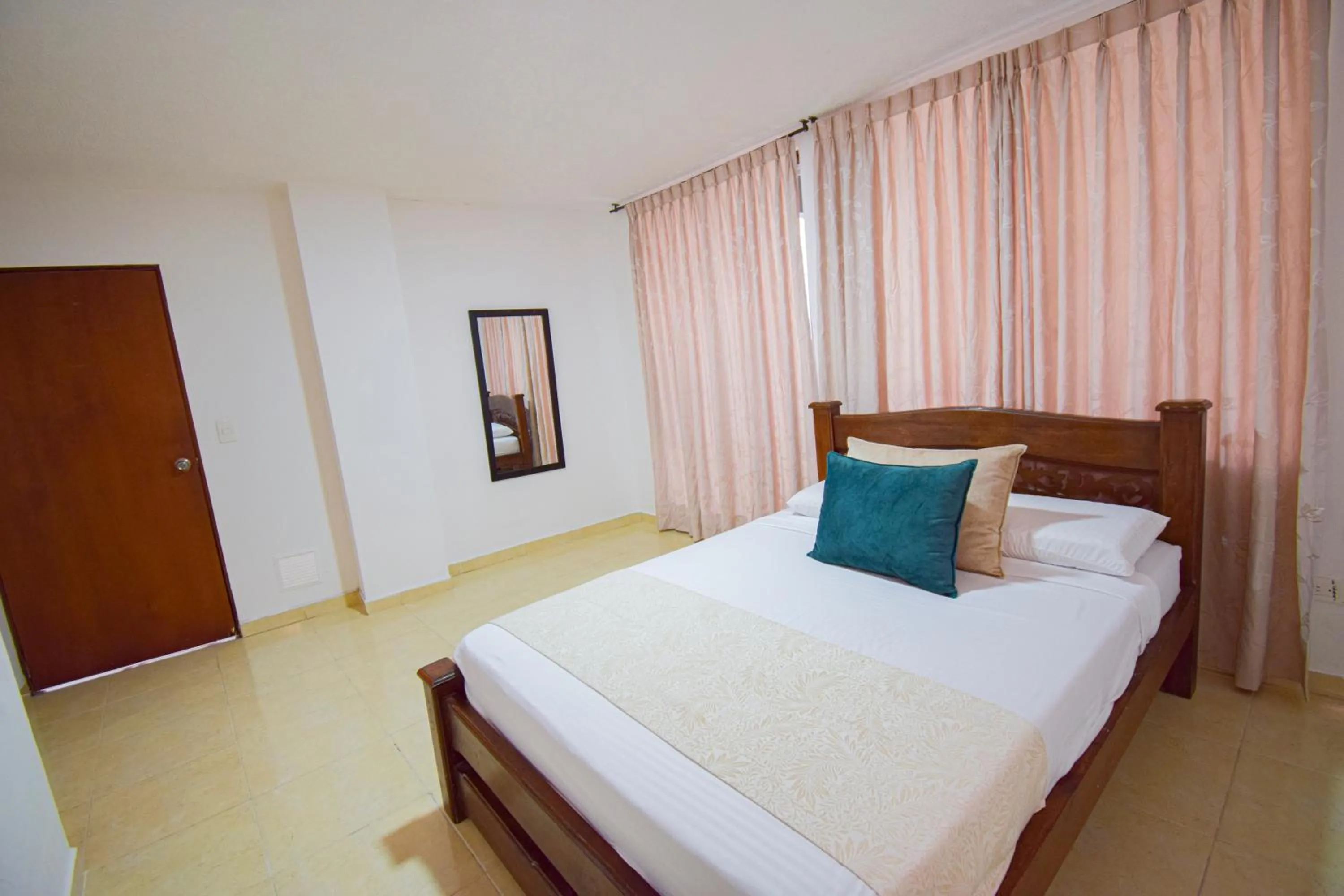 Bed in Hotel Toledo Plaza