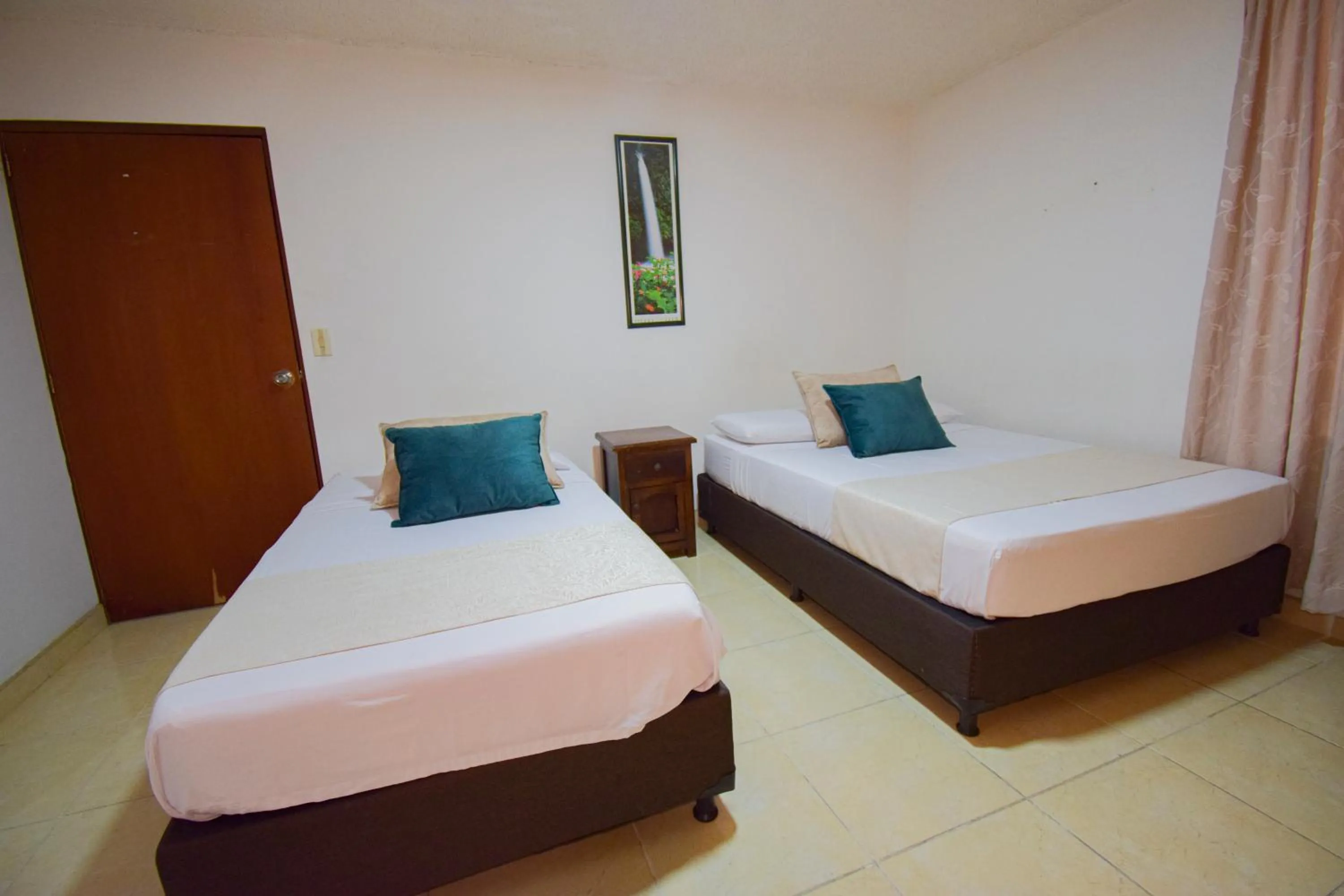 Bed in Hotel Toledo Plaza