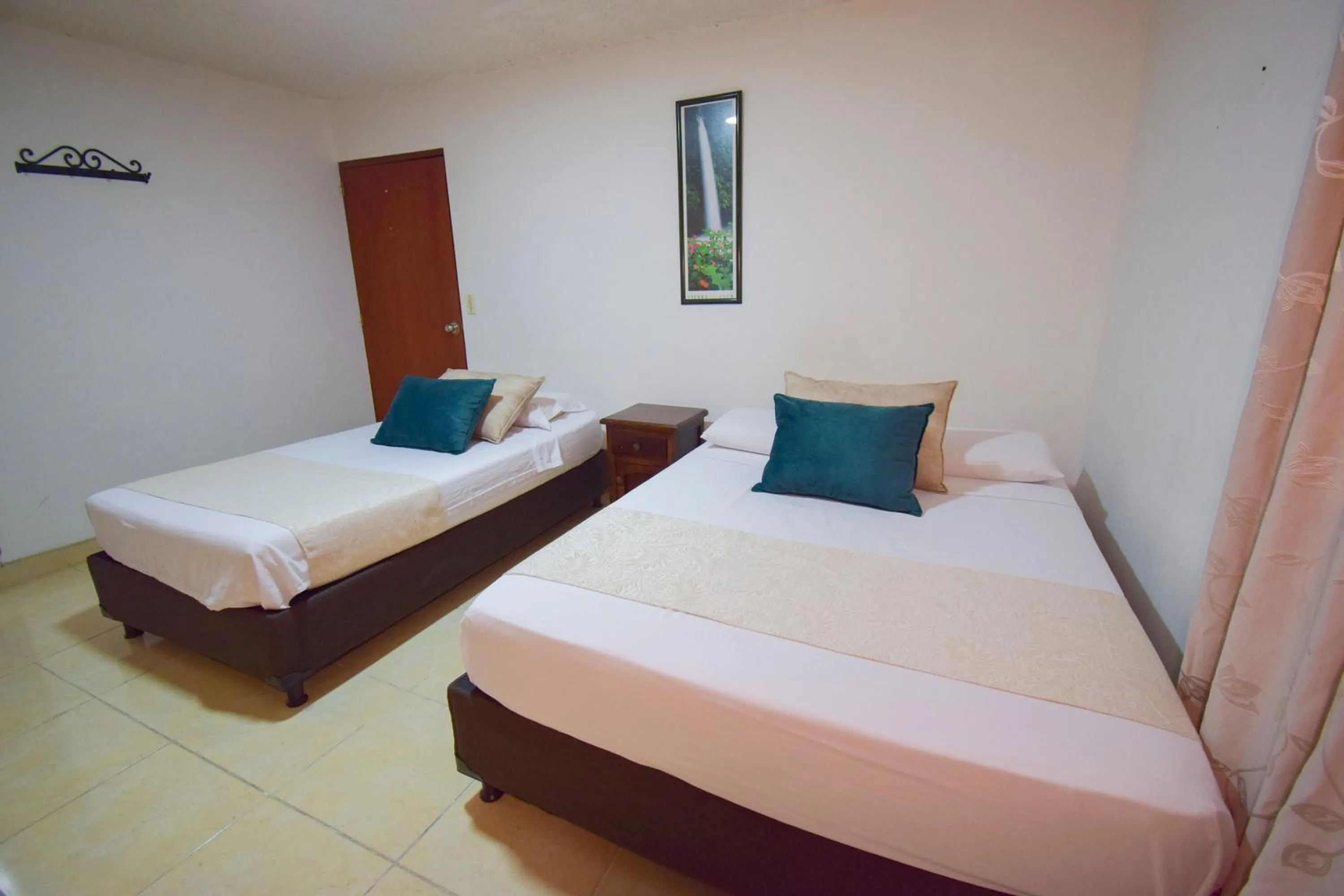 Bed in Hotel Toledo Plaza