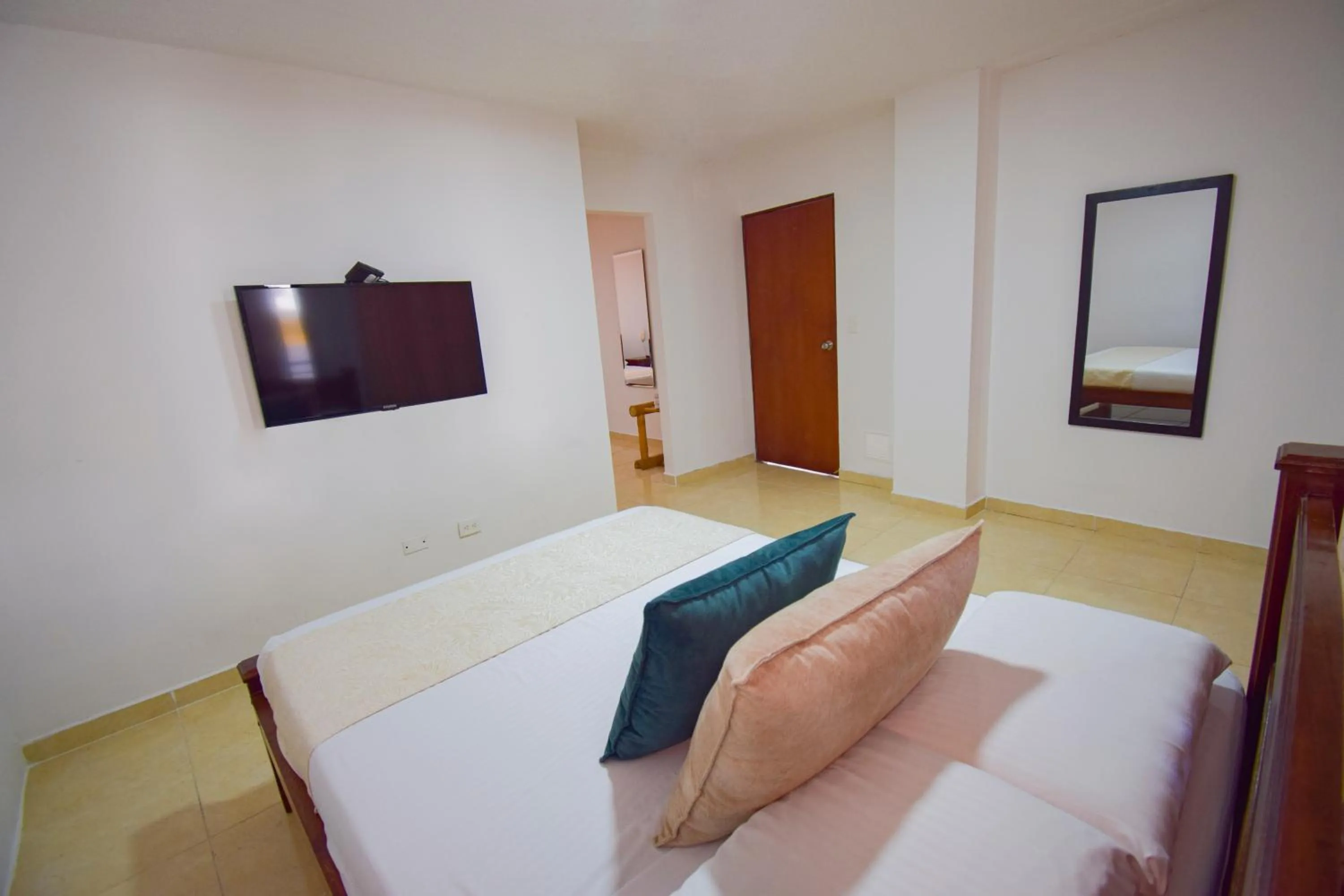 Bed in Hotel Toledo Plaza