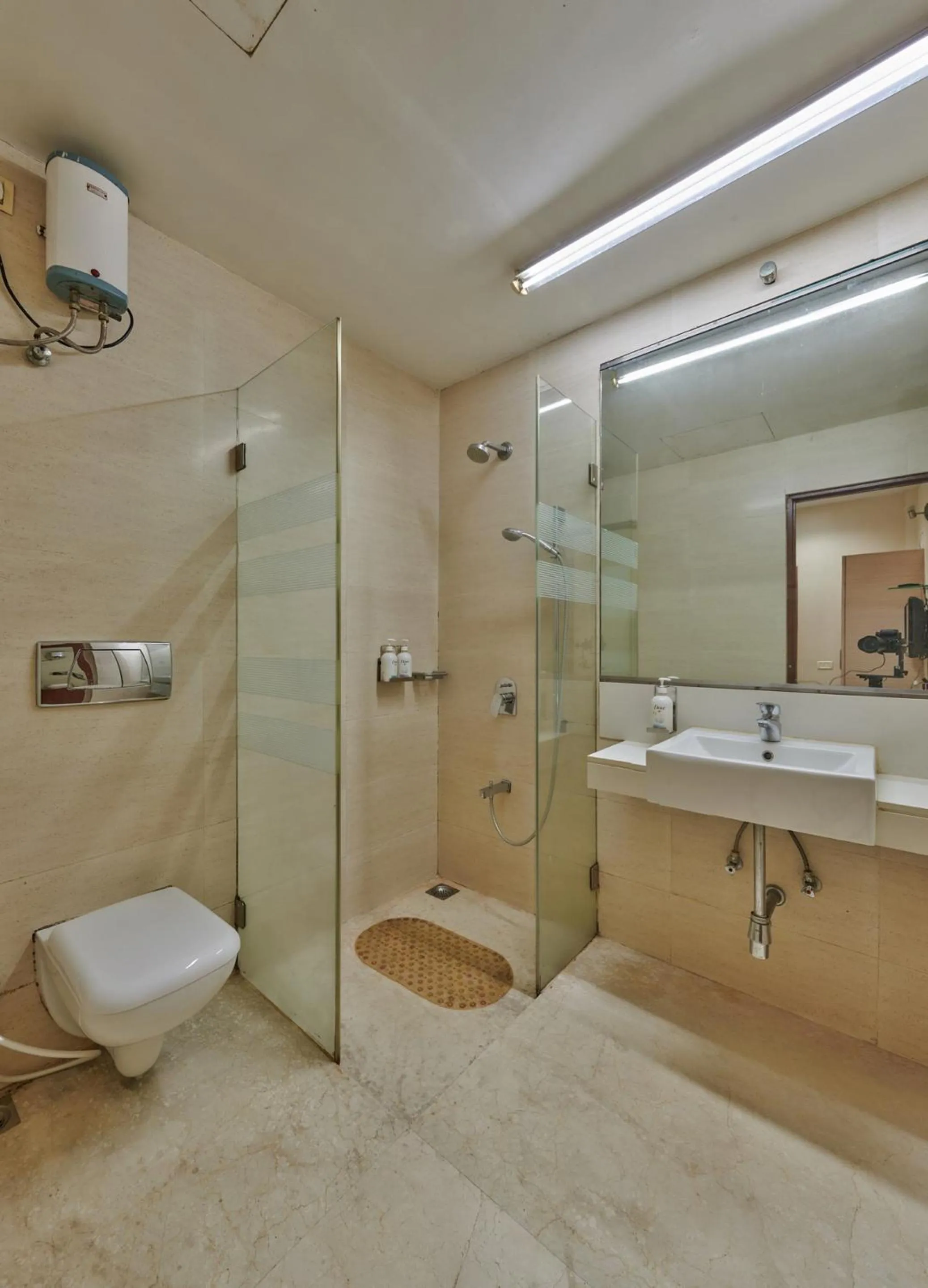 Bathroom in Elphinstone Hotel