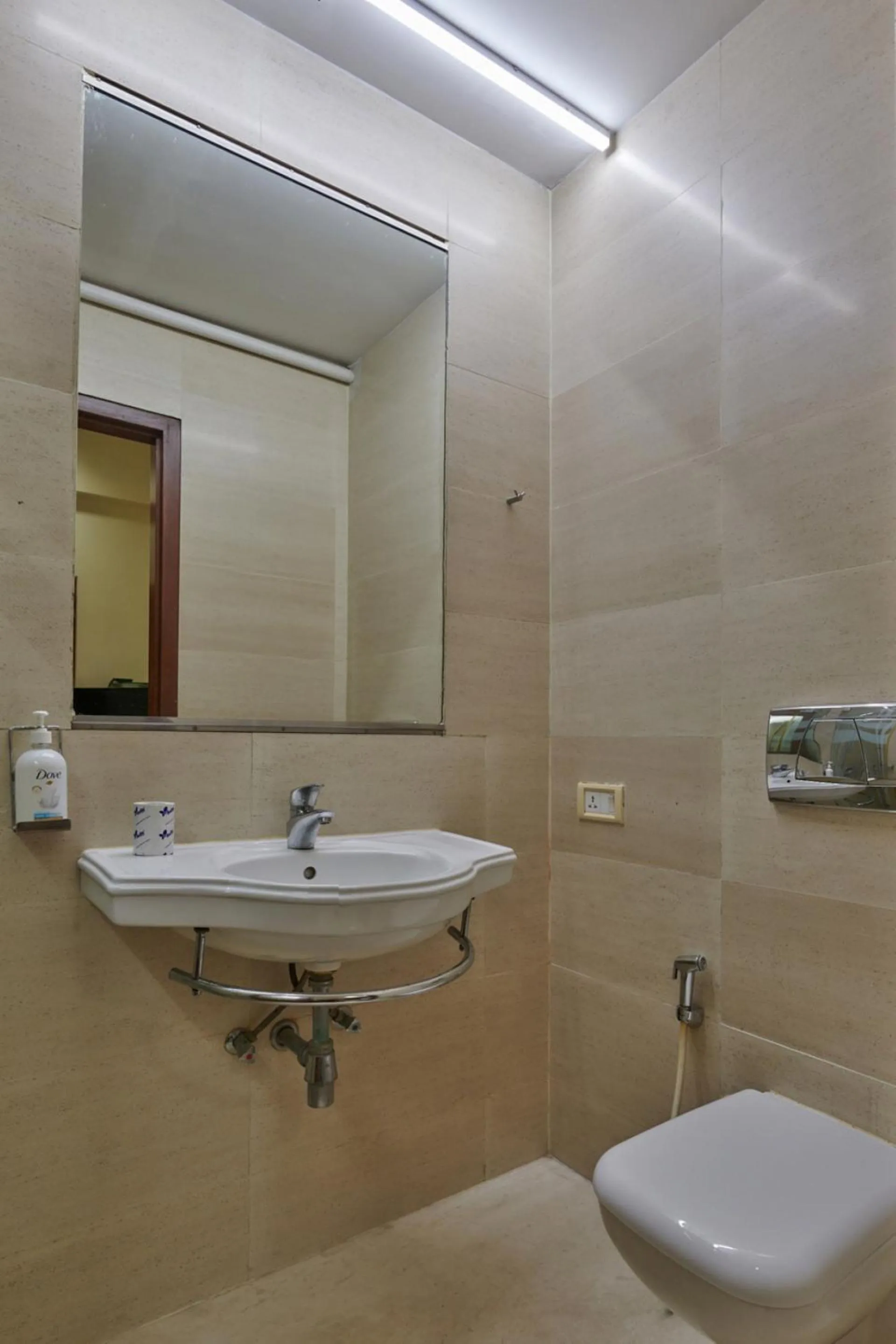 Bathroom in Elphinstone Hotel