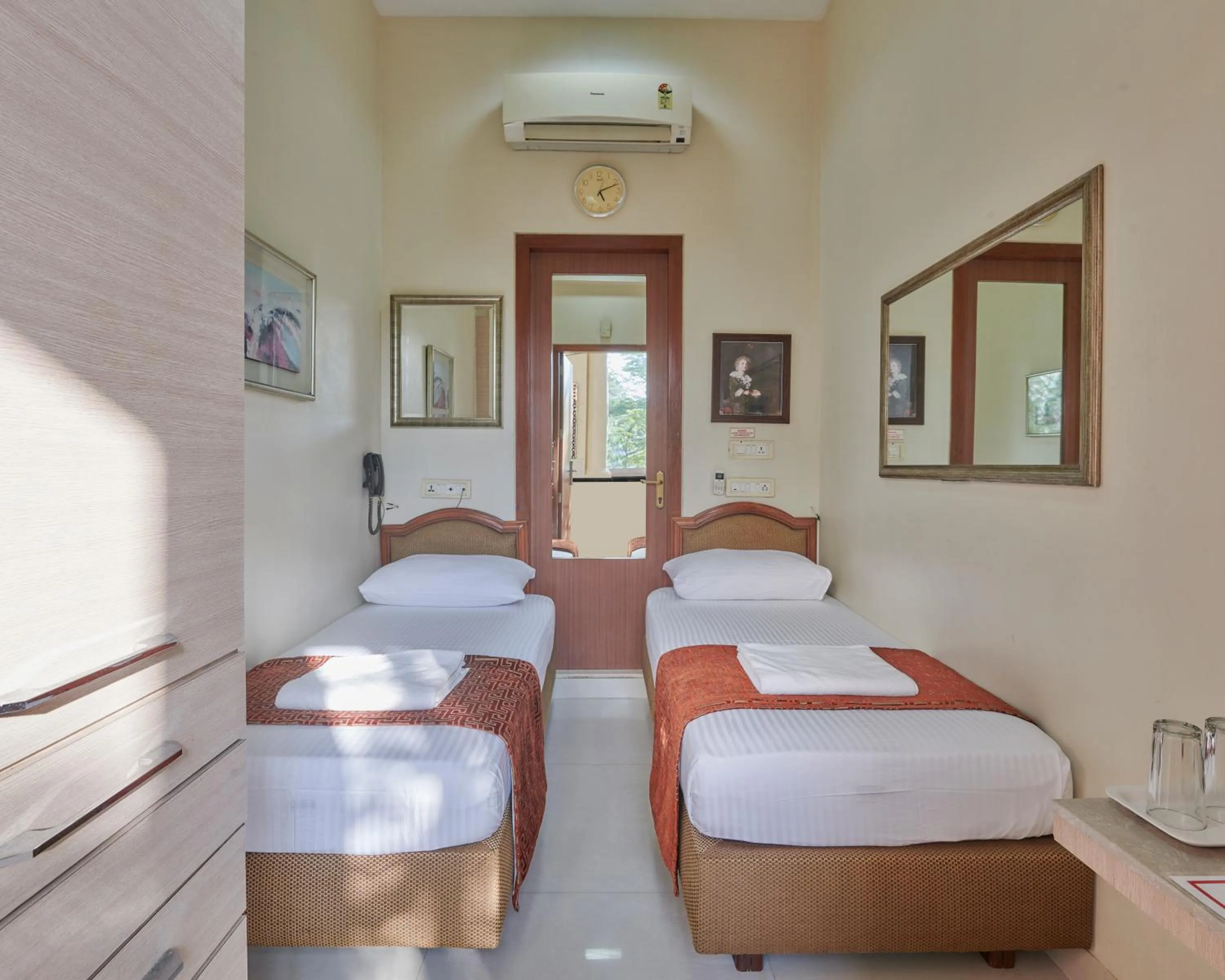 Bed in Elphinstone Hotel