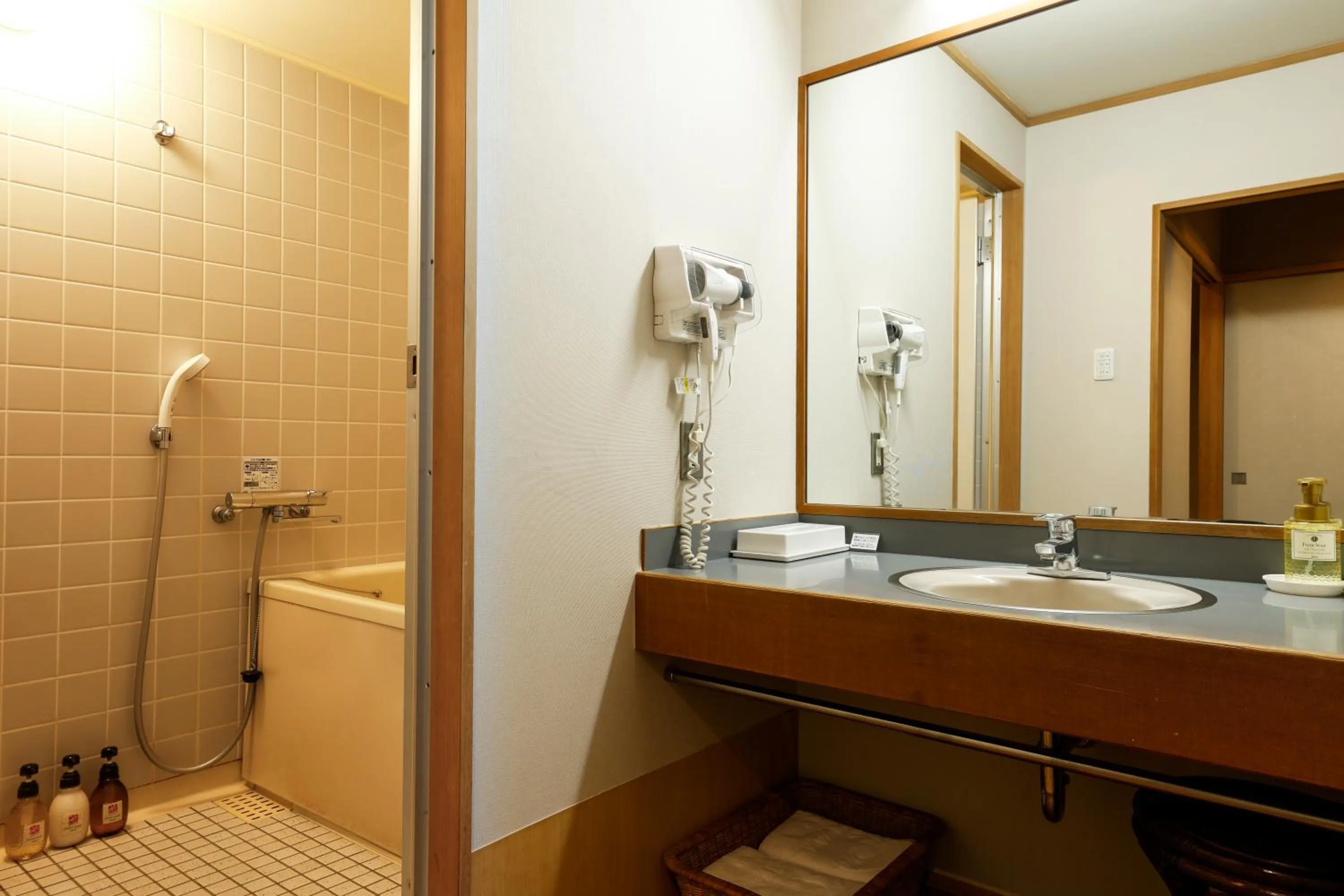 Photo of the whole room in Dogo Kan