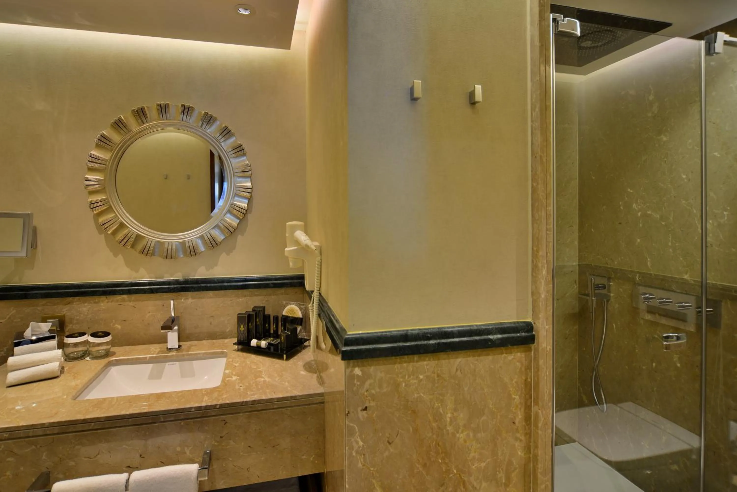 Shower in Warwick Ankara