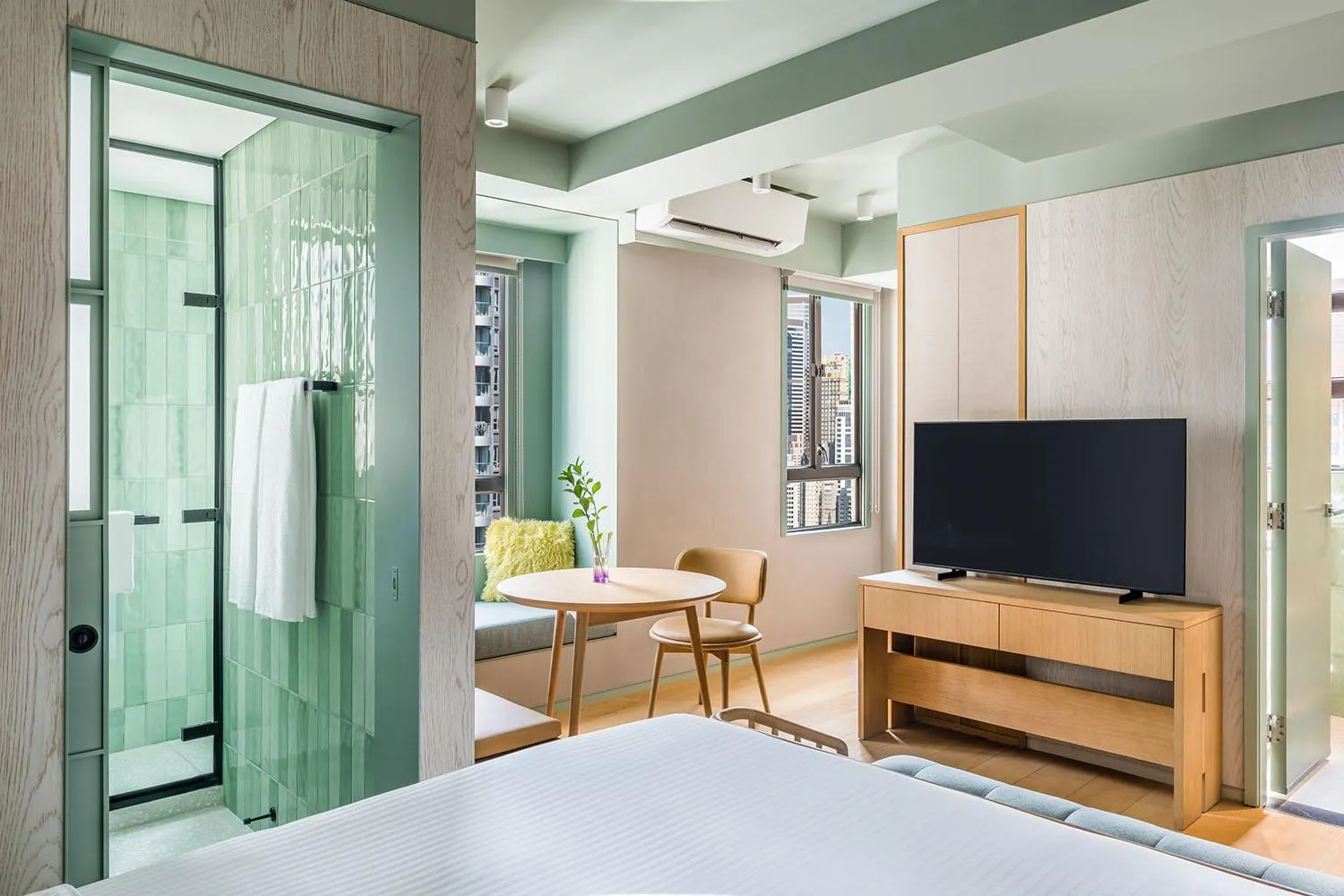 Photo of the whole room, Bed in YING'nFLO, Hong Kong, Wan Chai