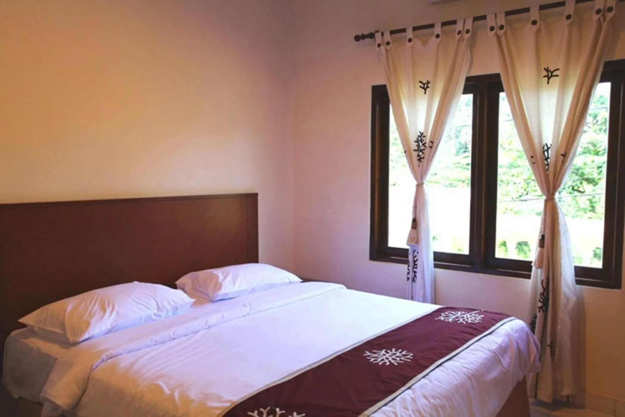 Bed in Niramaya Villa