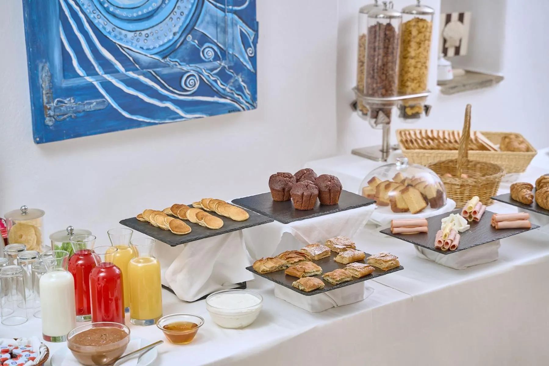 Food and drinks in Paolas Τown Boutique Hotel