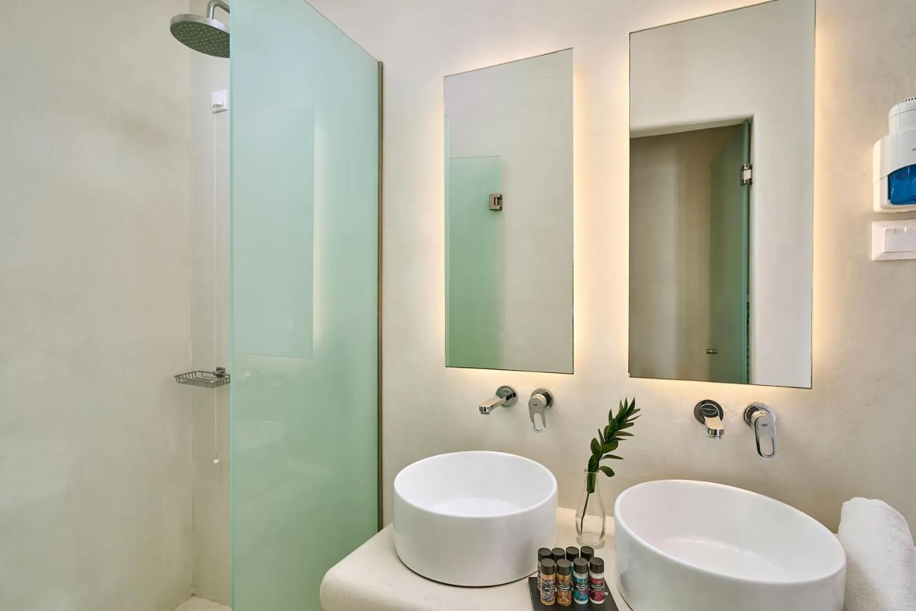 Shower in Paolas Τown Boutique Hotel