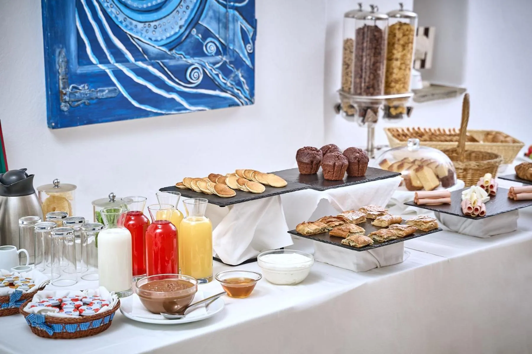 Food and drinks in Paolas Τown Boutique Hotel