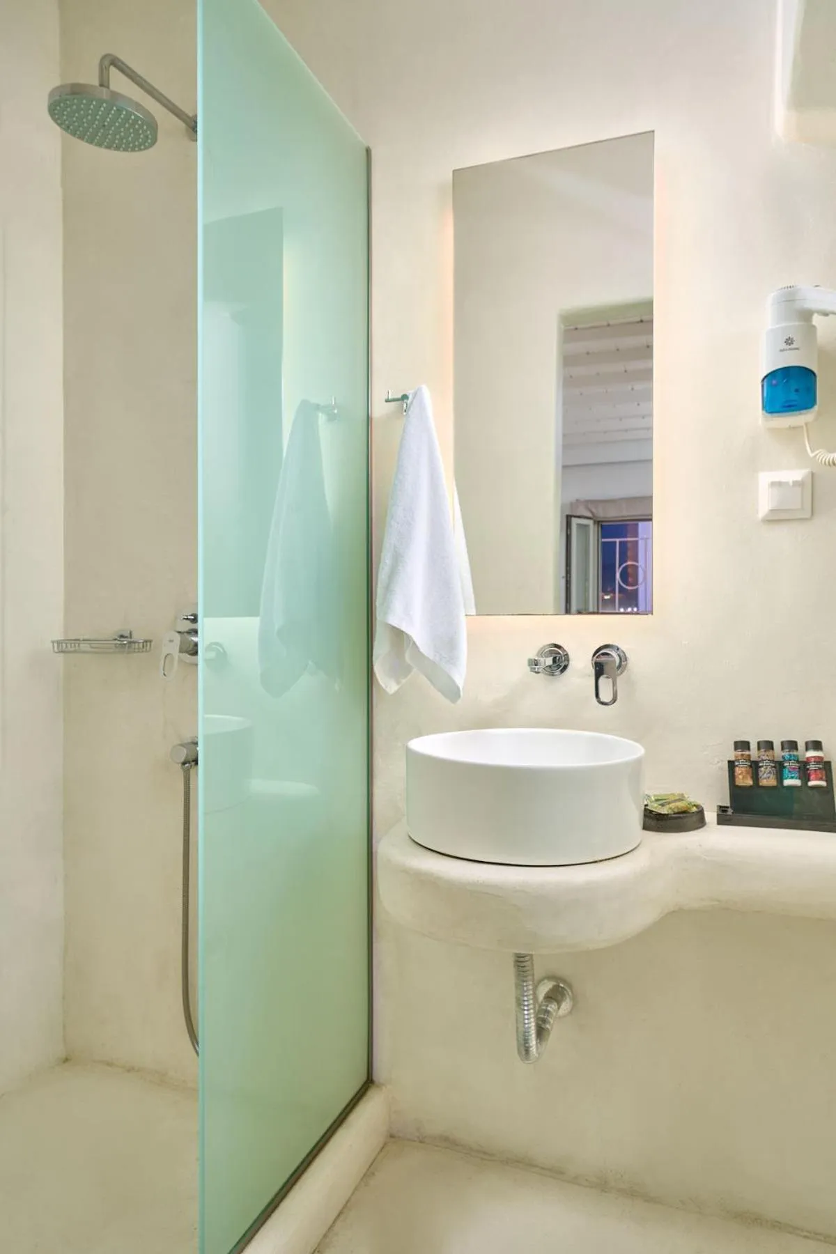 Shower in Paolas Τown Boutique Hotel