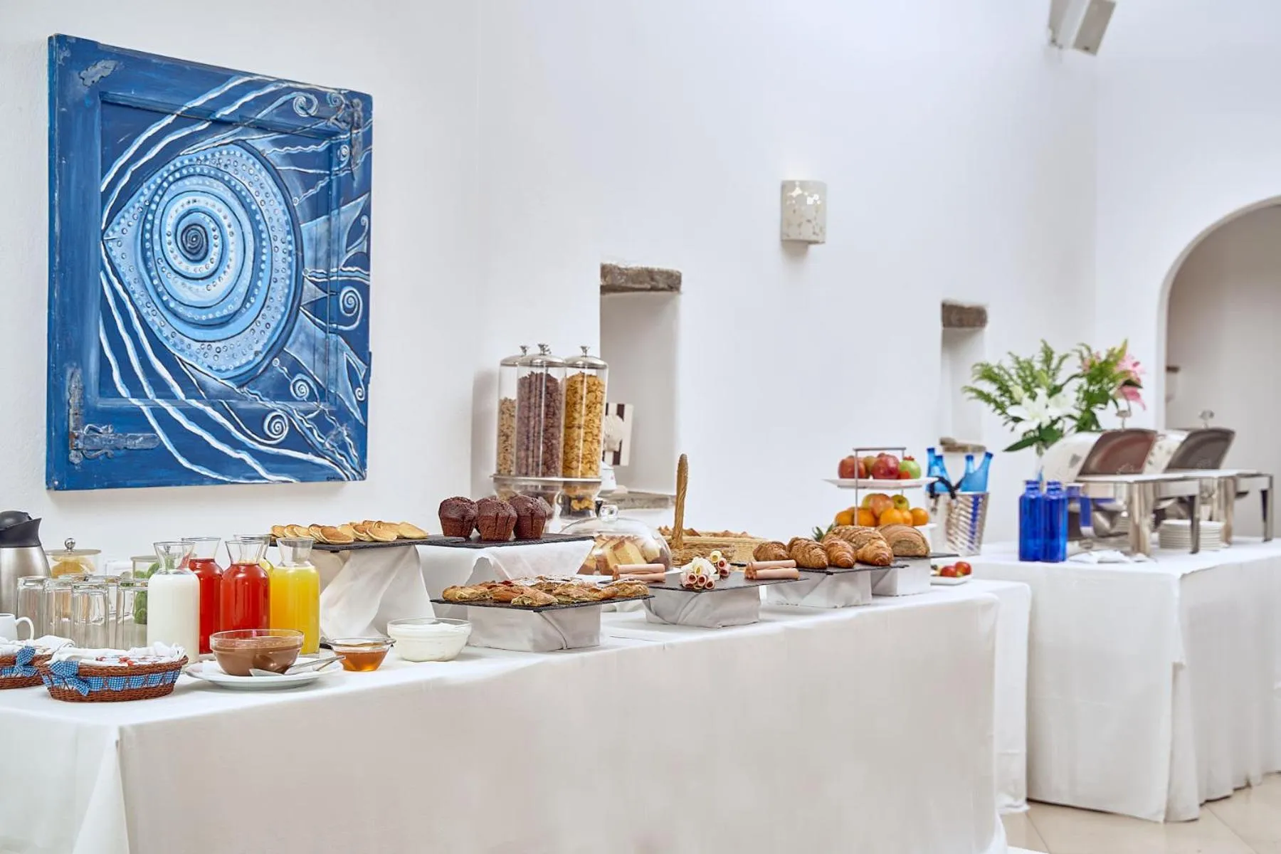 Food and drinks in Paolas Τown Boutique Hotel