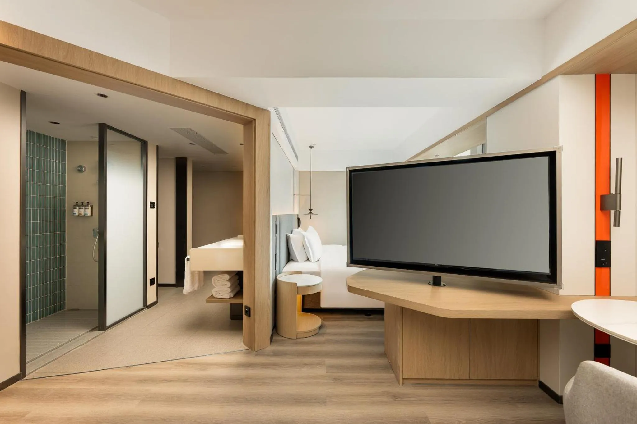 Photo of the whole room, Bed in Holiday Inn Express Guiyang Downtown by IHG