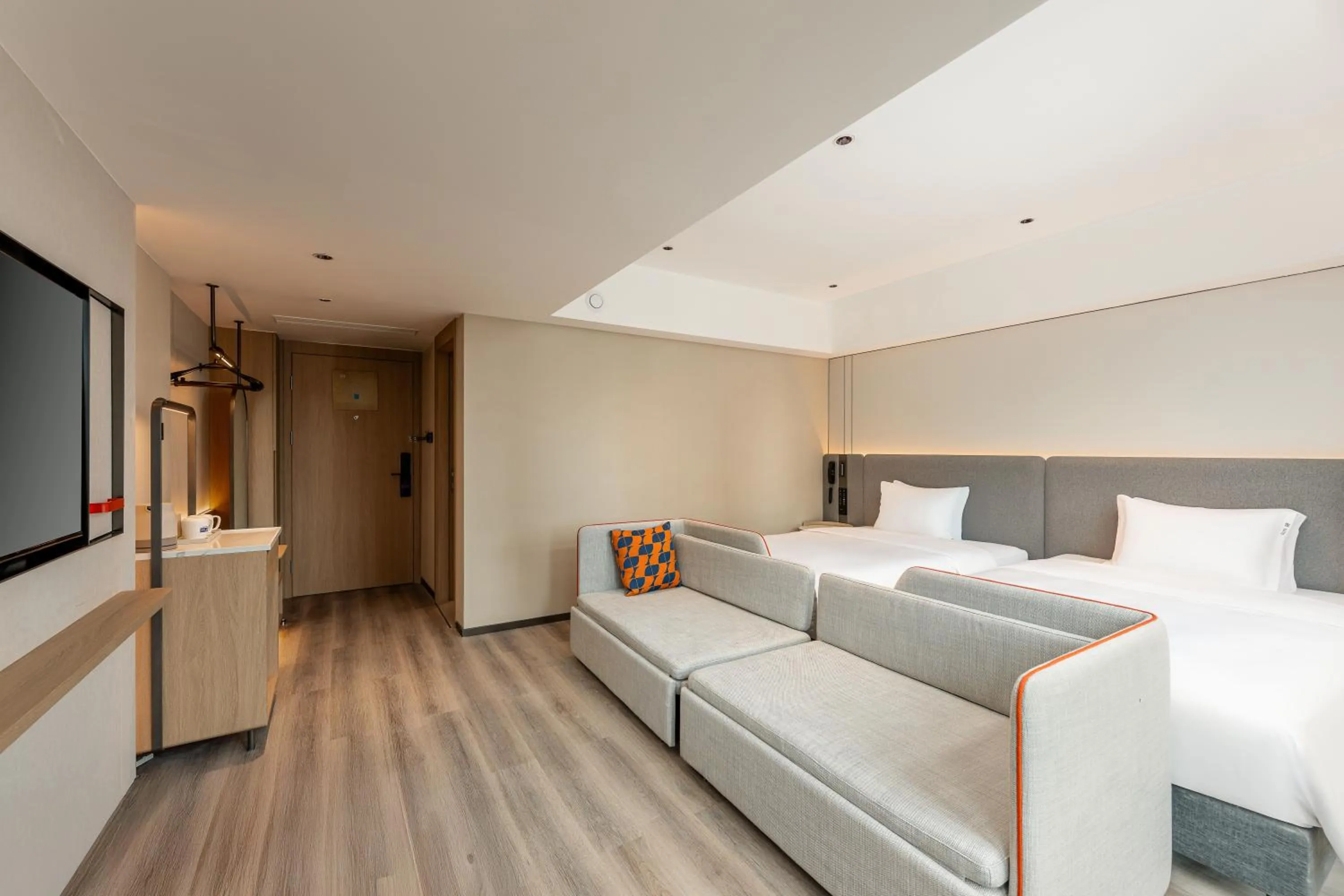 Bed in Holiday Inn Express Guiyang Downtown by IHG